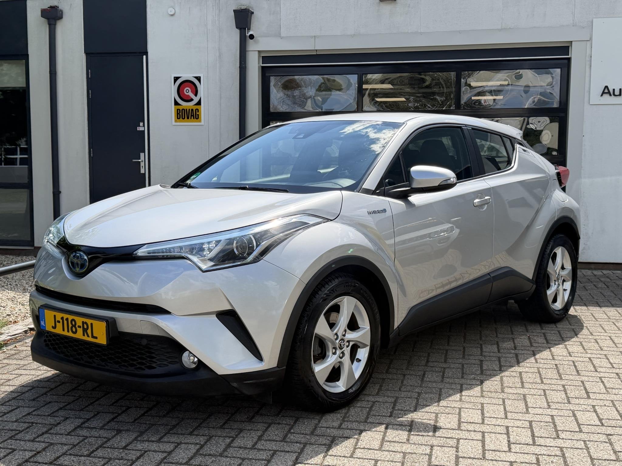 Toyota C-HR 1.8 Hybrid Energy Automaat | Navigatie | Achteru, Stof, Euro 6, 4 cilinders, 122 pk