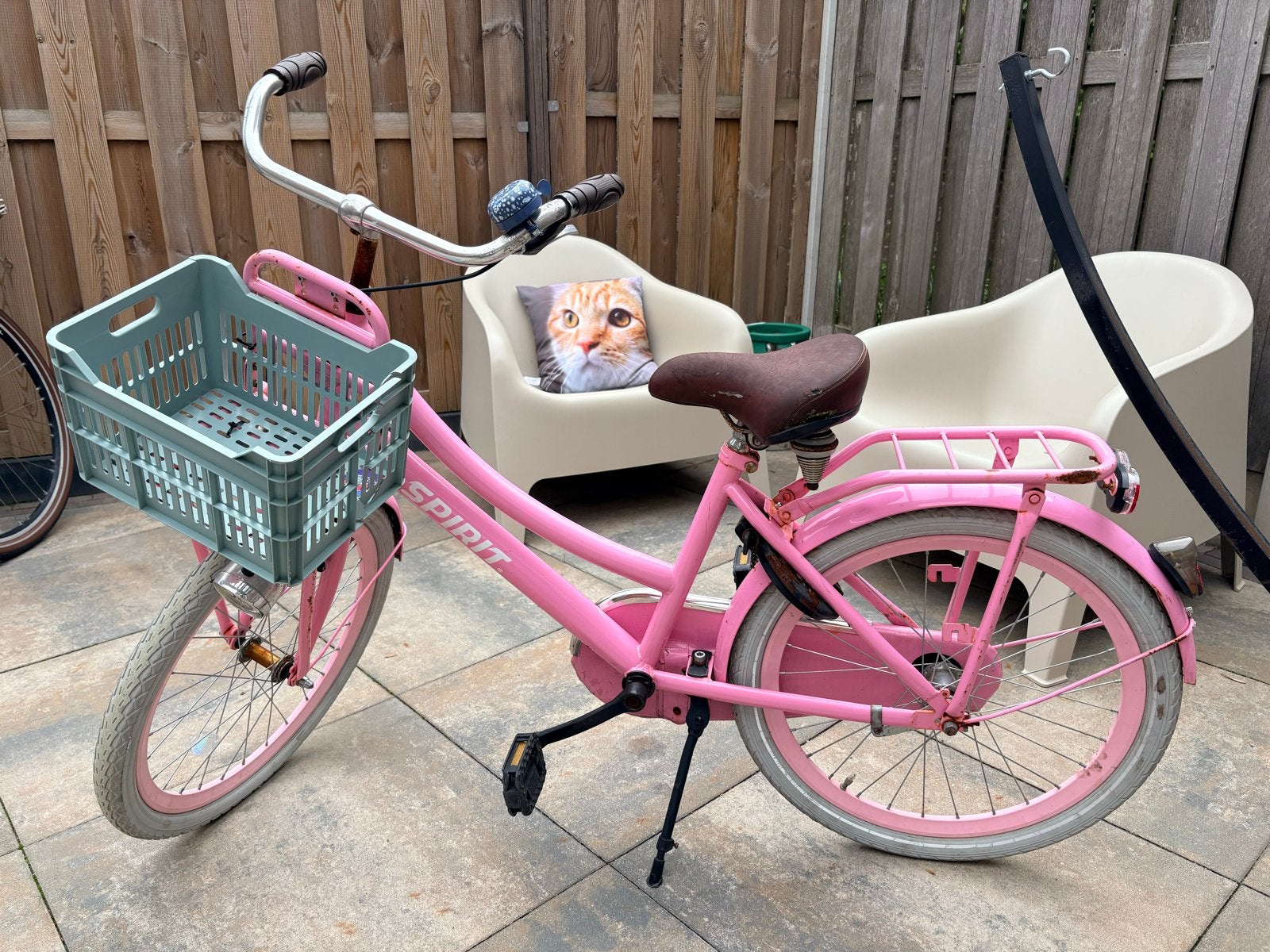 Roze meisjesfiets Spirit 22 inch - kratje kapot, Ophalen, Gebruikt, Terugtraprem, 22 inch