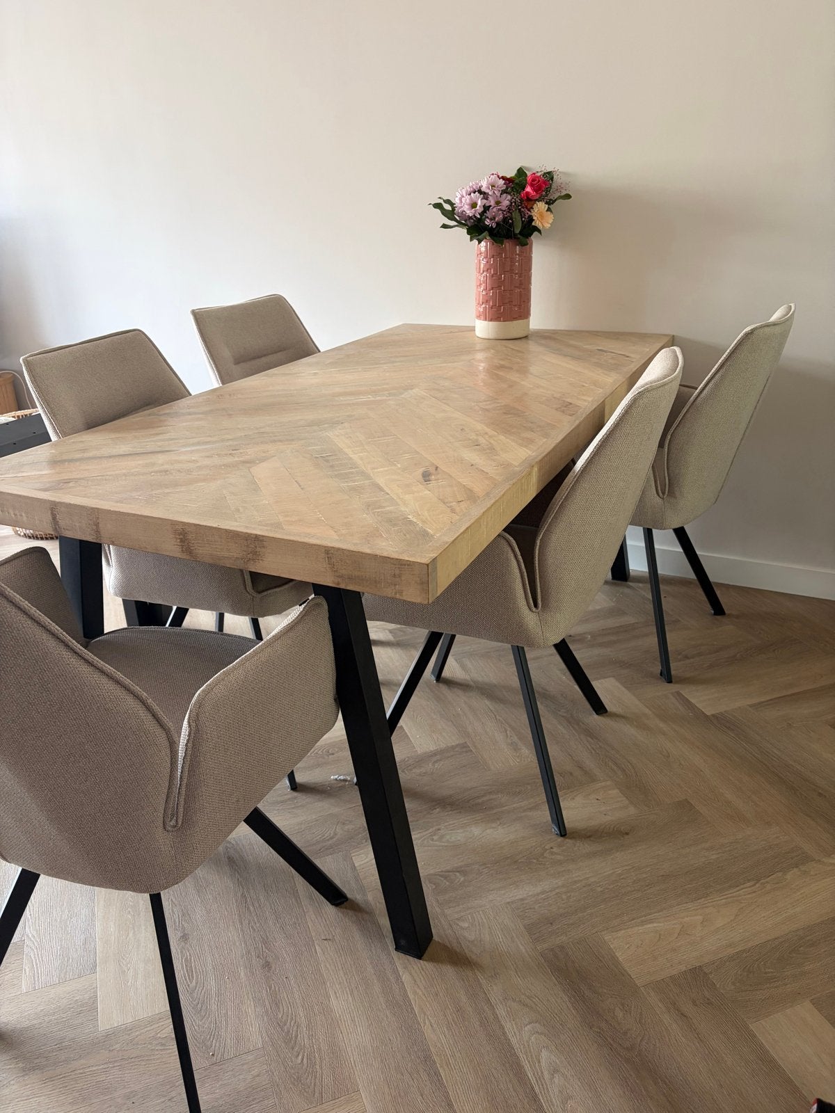 WOOOD visgraat eettafel met stalen poten, 180x90 cm, Huis en Inrichting, Tafels | Eettafels, Zo goed als nieuw, 50 tot 100 cm