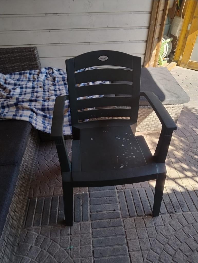 Groene hartman tuinstoel van kunststof + salontafel gratis, Ophalen, Gebruikt, Rechthoekig, Kunststof