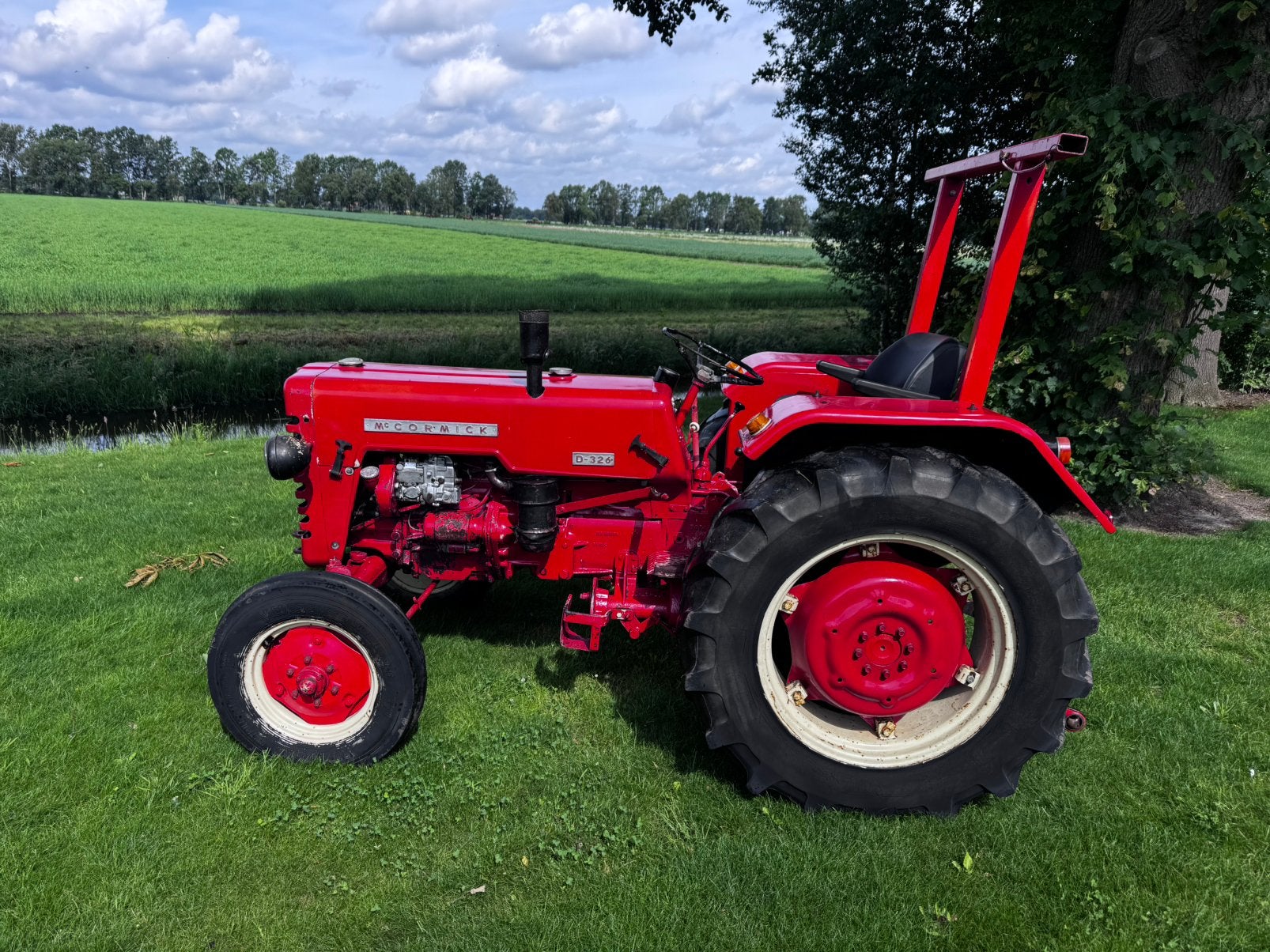 Cormick/international D 326, Zakelijke goederen, Agrarisch | Tractoren, Gebruikt, Case IH, Ophalen of Verzenden, Tot 80 Pk