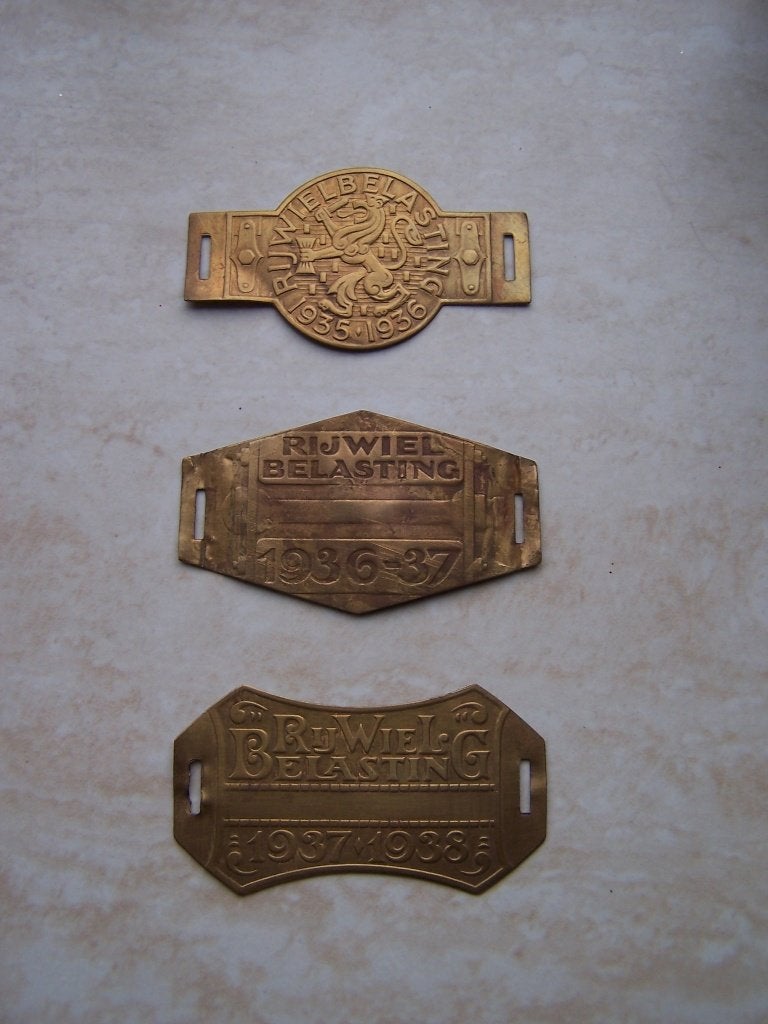 Rijwielbelastingplaatjes 3 stuks, Verzamelen, Overige Verzamelen, Verzenden, Gebruikt