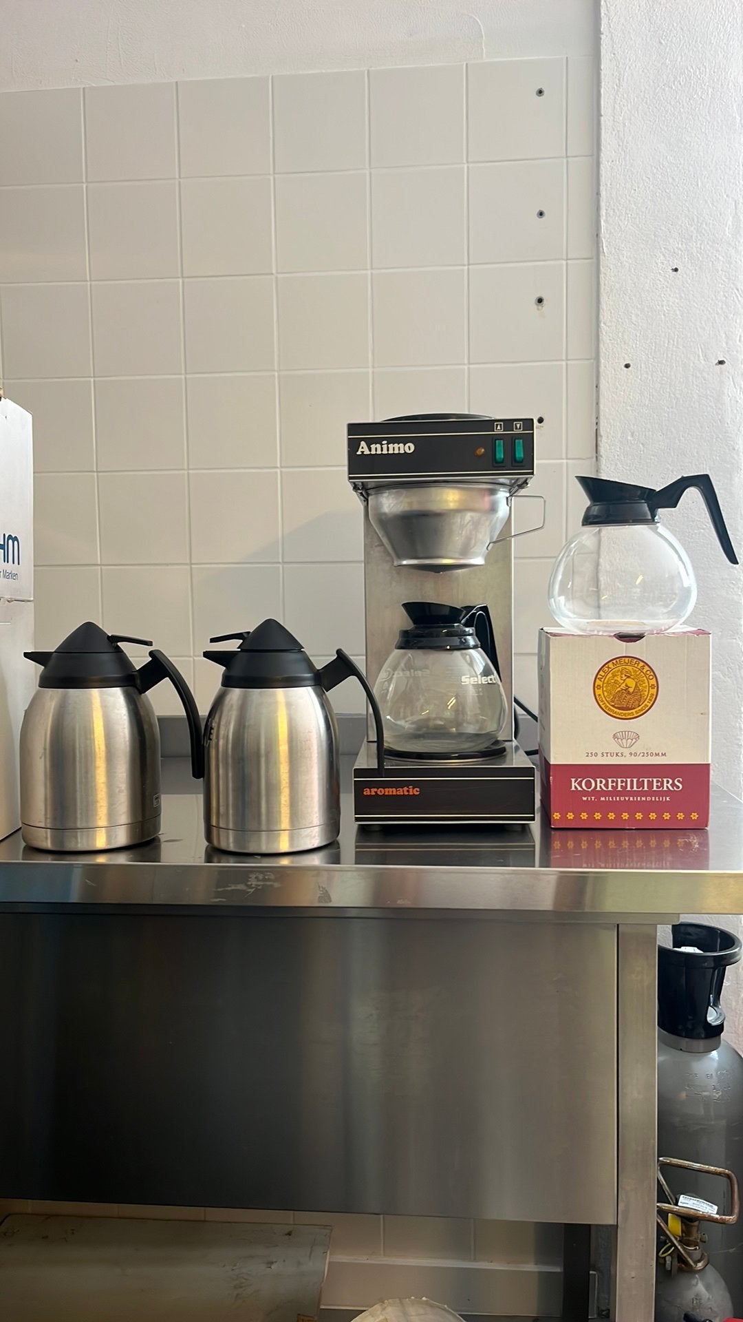 Koffiezetapparaat met kannen, thermoskannen en korffilters, Ophalen