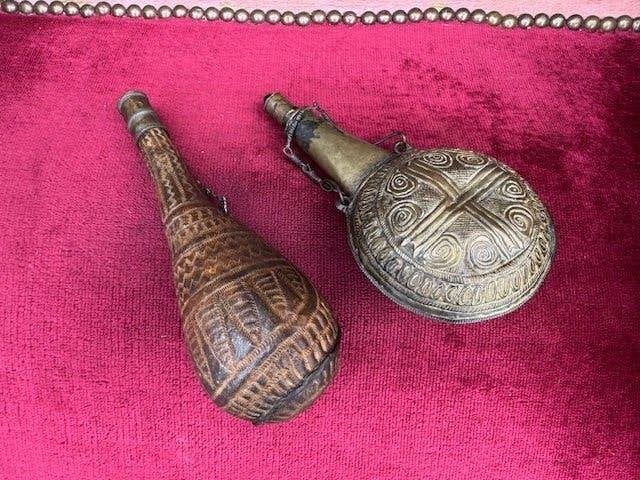 stel oude/antieke Oriëntaalse kruitflesjes, Verzamelen, Militaria | Algemeen, Ophalen of Verzenden, Landmacht, Overige gebieden