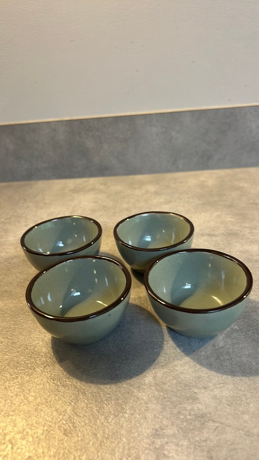 4 kleine Schaaltjes Blokker Ceramics, Ophalen of Verzenden, Zo goed als nieuw, Overige stijlen, Schaal of Schalen
