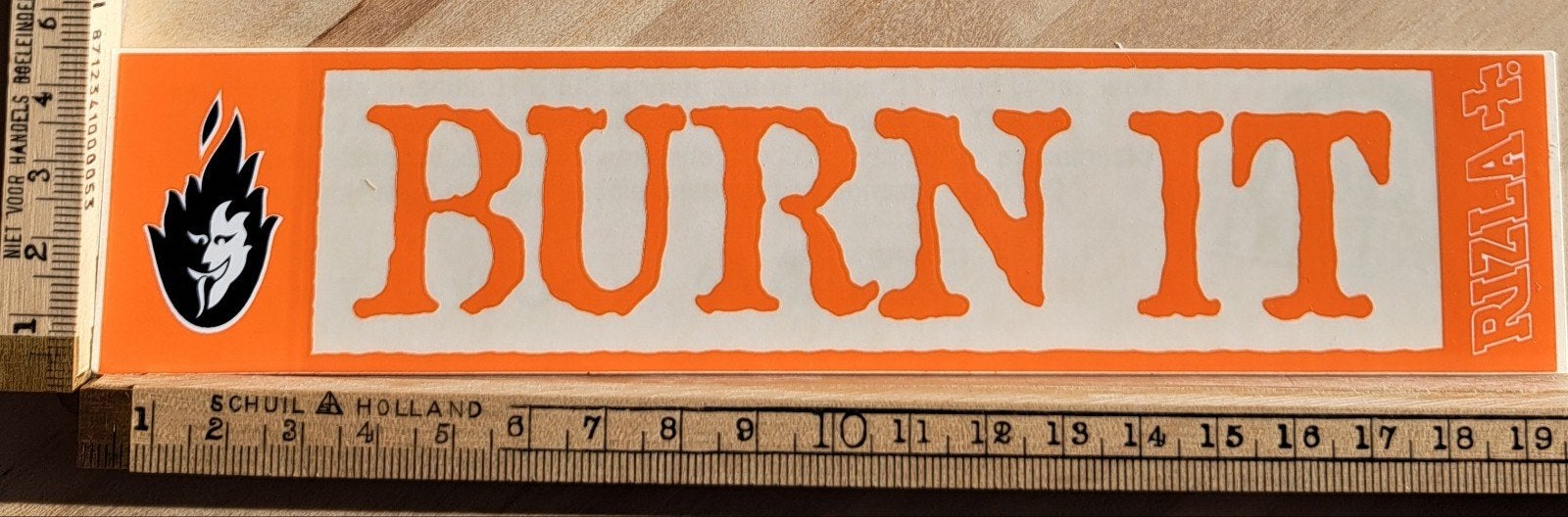 Vintage sticker Rizla vloei merk logo BURN IT, Ophalen of Verzenden, Zo goed als nieuw