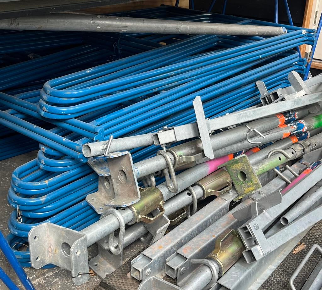 Klapschragen 1.75m hoog 14 stuks, Doe-het-zelf en Verbouw, Steigers, Ophalen, Zo goed als nieuw, Overige typen, Minder dan 2 meter