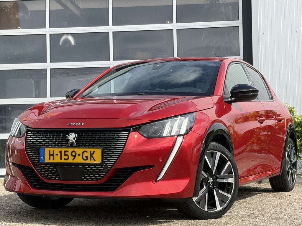 Peugeot 208 1.2 PureTech GT-Line 100pk | Volledig 3D digitaa, Voorwielaandrijving, 101 pk, Gebruikt, Leder en Stof