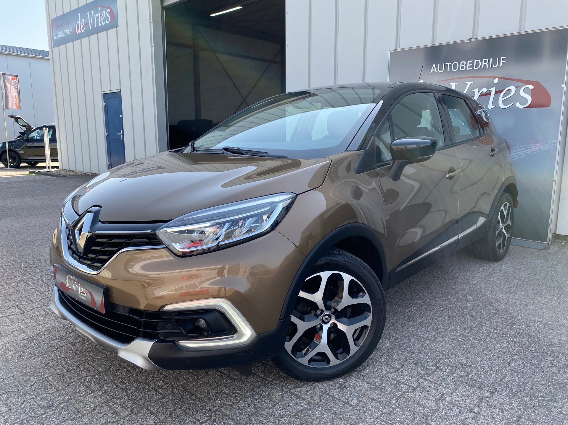 Renault CAPTUR 1.2 TCe Intens Navi / Clima / Cruise / Camera, Auto's, Renault, Voorwielaandrijving, Gebruikt, 4 cilinders, Bruin