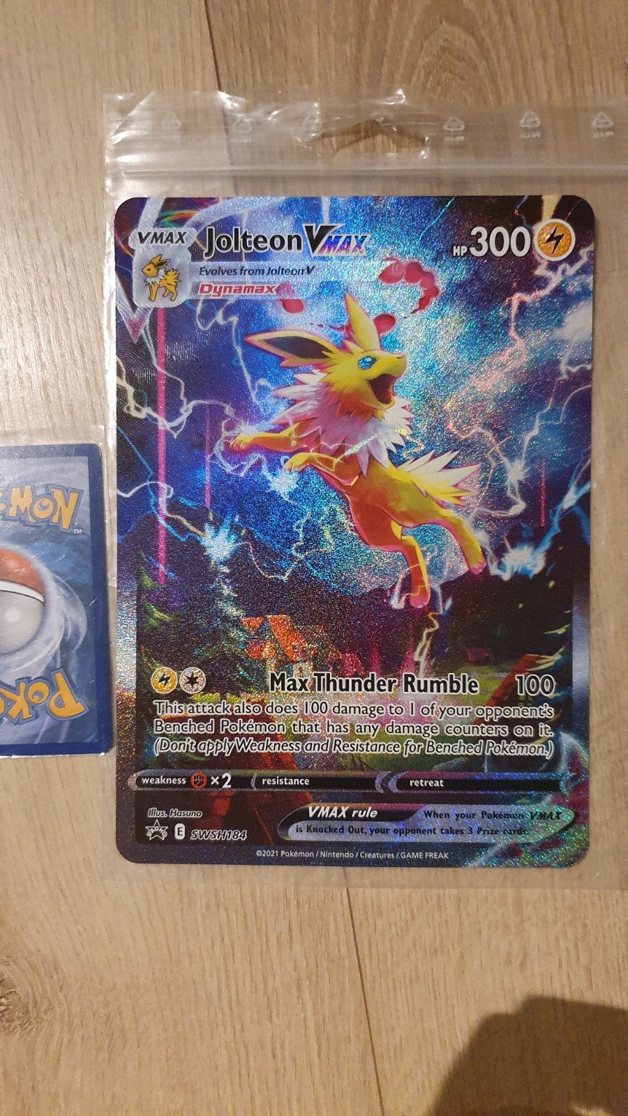 Jolteon VMAX Pokémon Jumbo kaart SWSH184, Hobby en Vrije tijd, Verzamelkaartspellen | Pokémon, Ophalen of Verzenden, Zo goed als nieuw