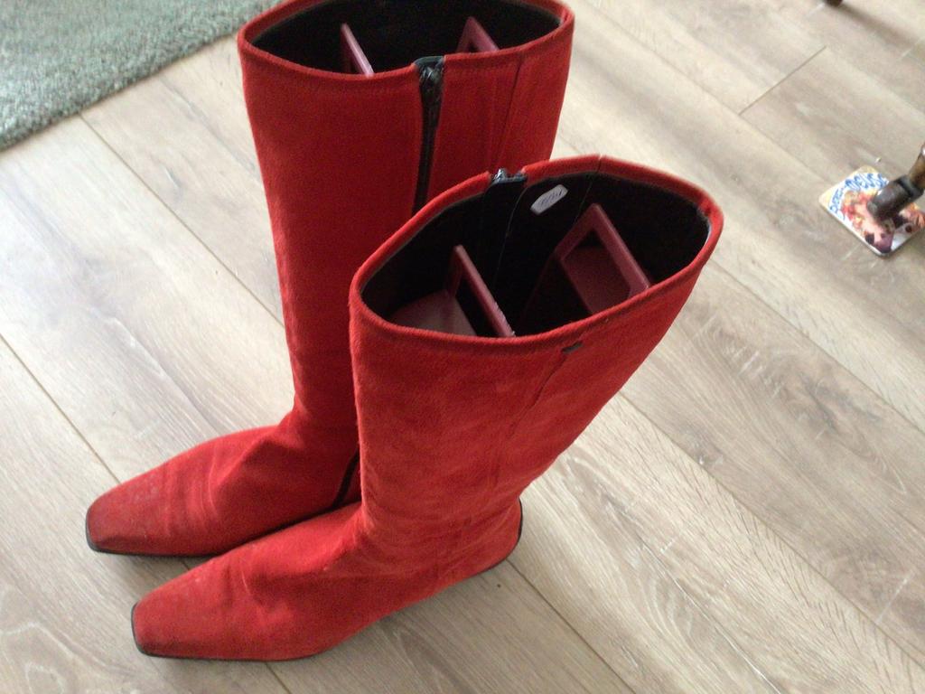 Knalrode laarzen, Kleding | Dames, Schoenen, Hoge laarzen, Ophalen of Verzenden, Gedragen, Rood