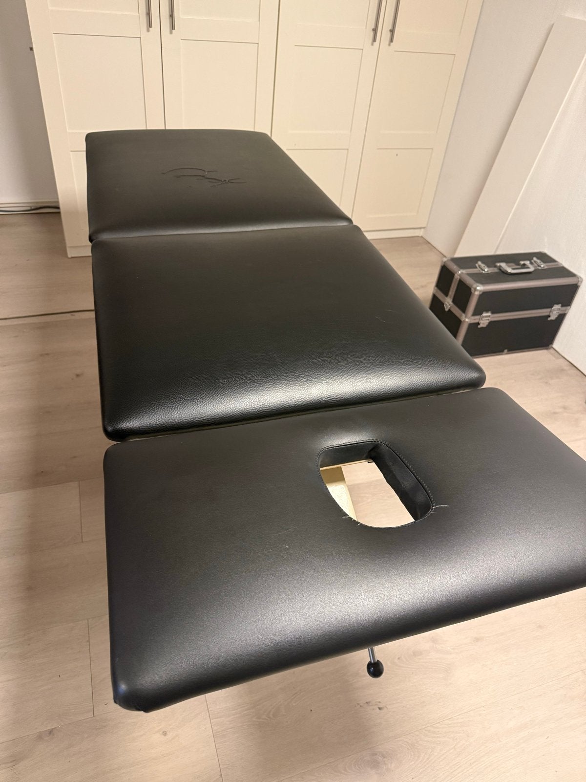 Electrische massagetafel, Sport en Fitness, Ophalen, Gebruikt, Massagetafel