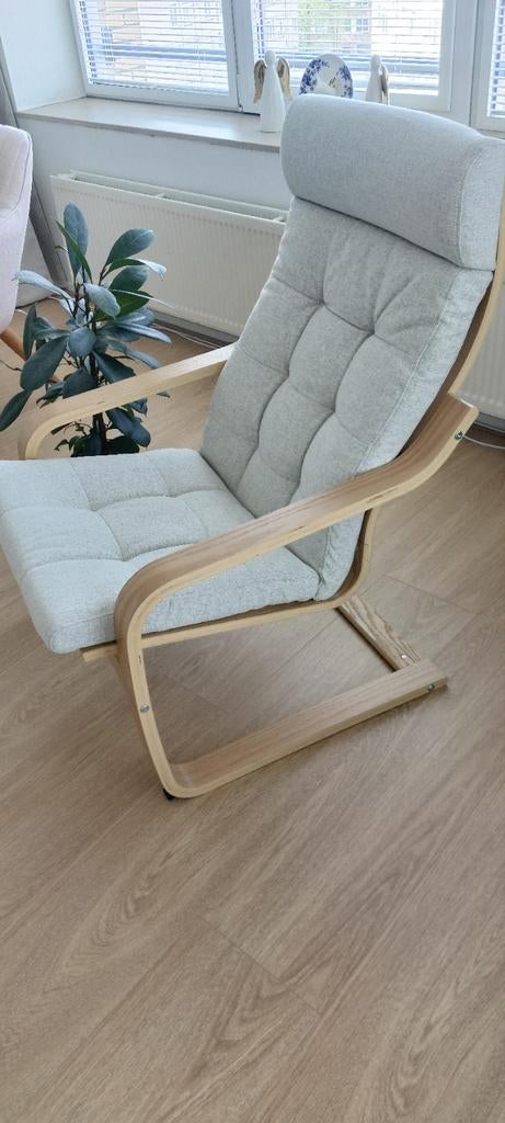 Ikea Poäng fauteuil - Lichtgrijs met berkenhout, Huis en Inrichting, Stoelen, Ophalen, Modern, Scandinavisch, Zo goed als nieuw