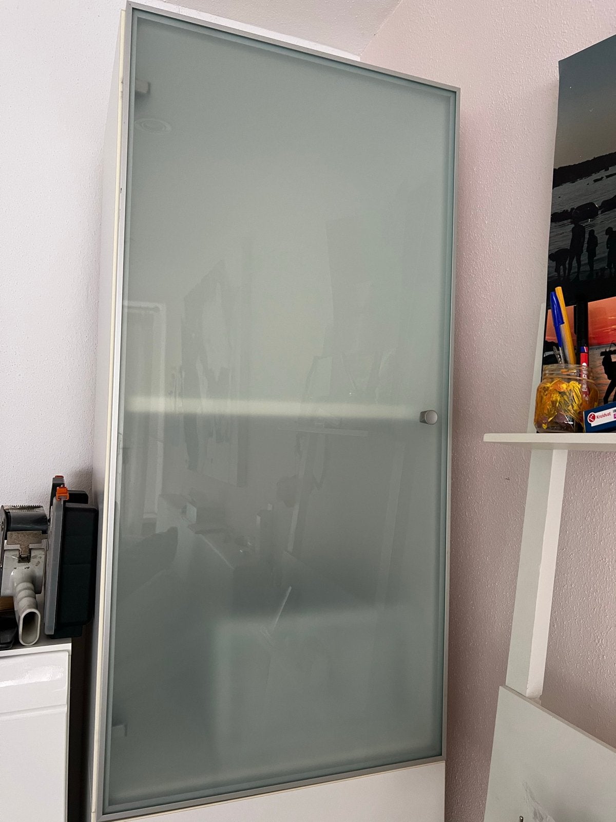 Witte kast met glazen deur en planken, Huis en Inrichting, Kasten | Overige, Gebruikt, Ophalen