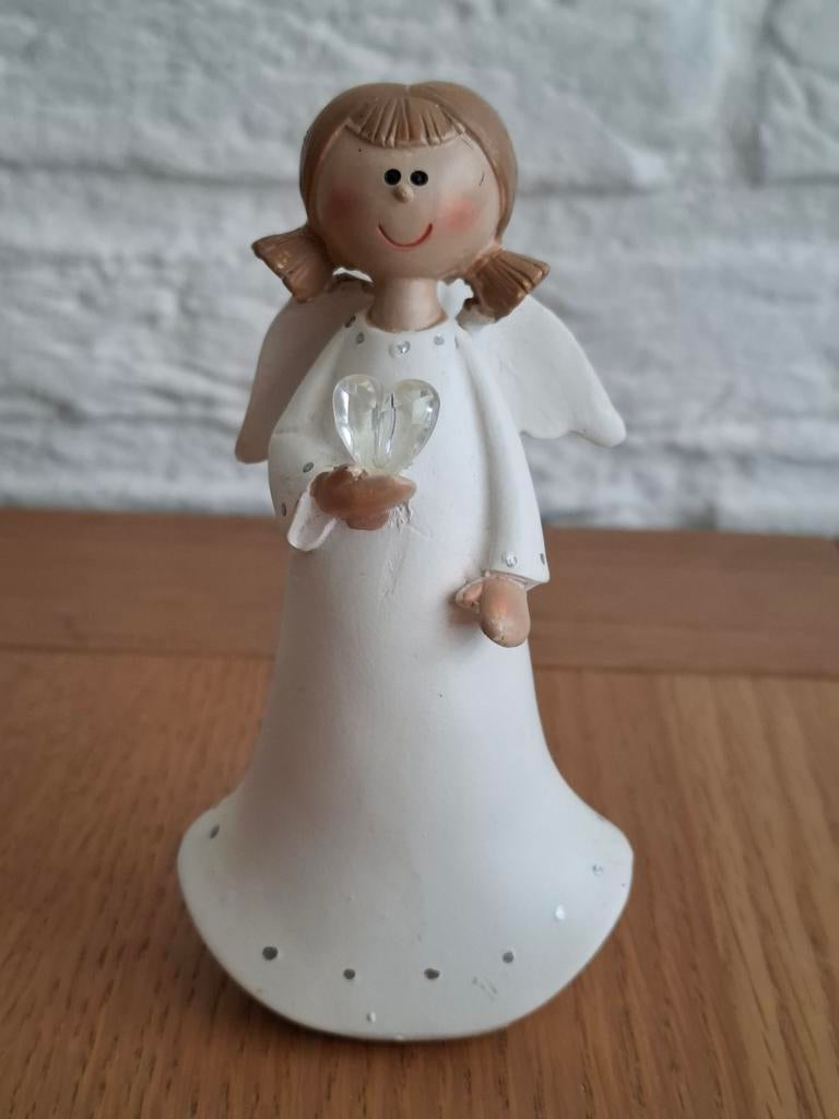 Keramiek witte engel. H 12 cm. Hartje. Troost engel., Ophalen of Verzenden, Zo goed als nieuw, Mens