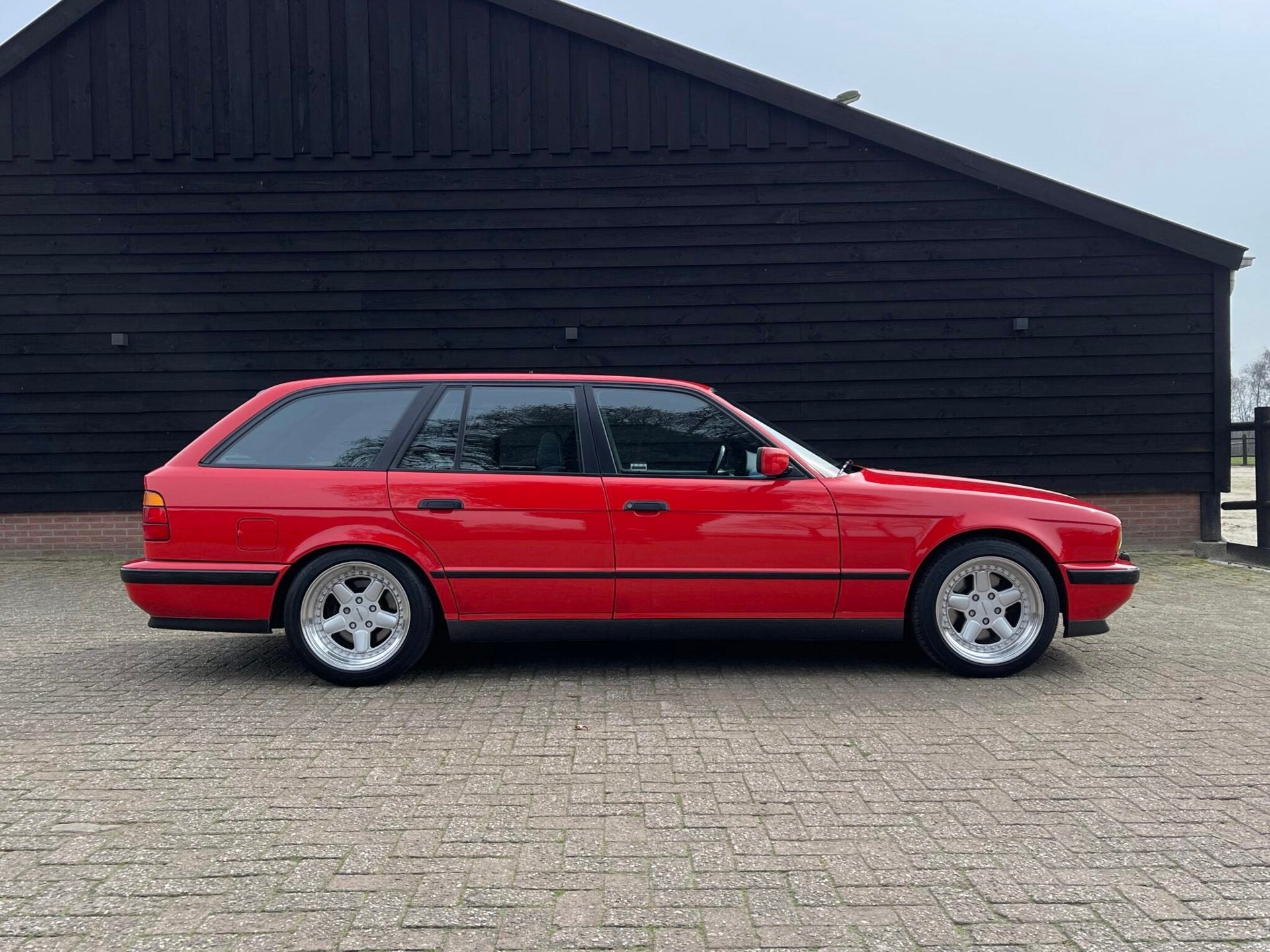 BMW M5 Touring E34 Mugello Red, foto 7