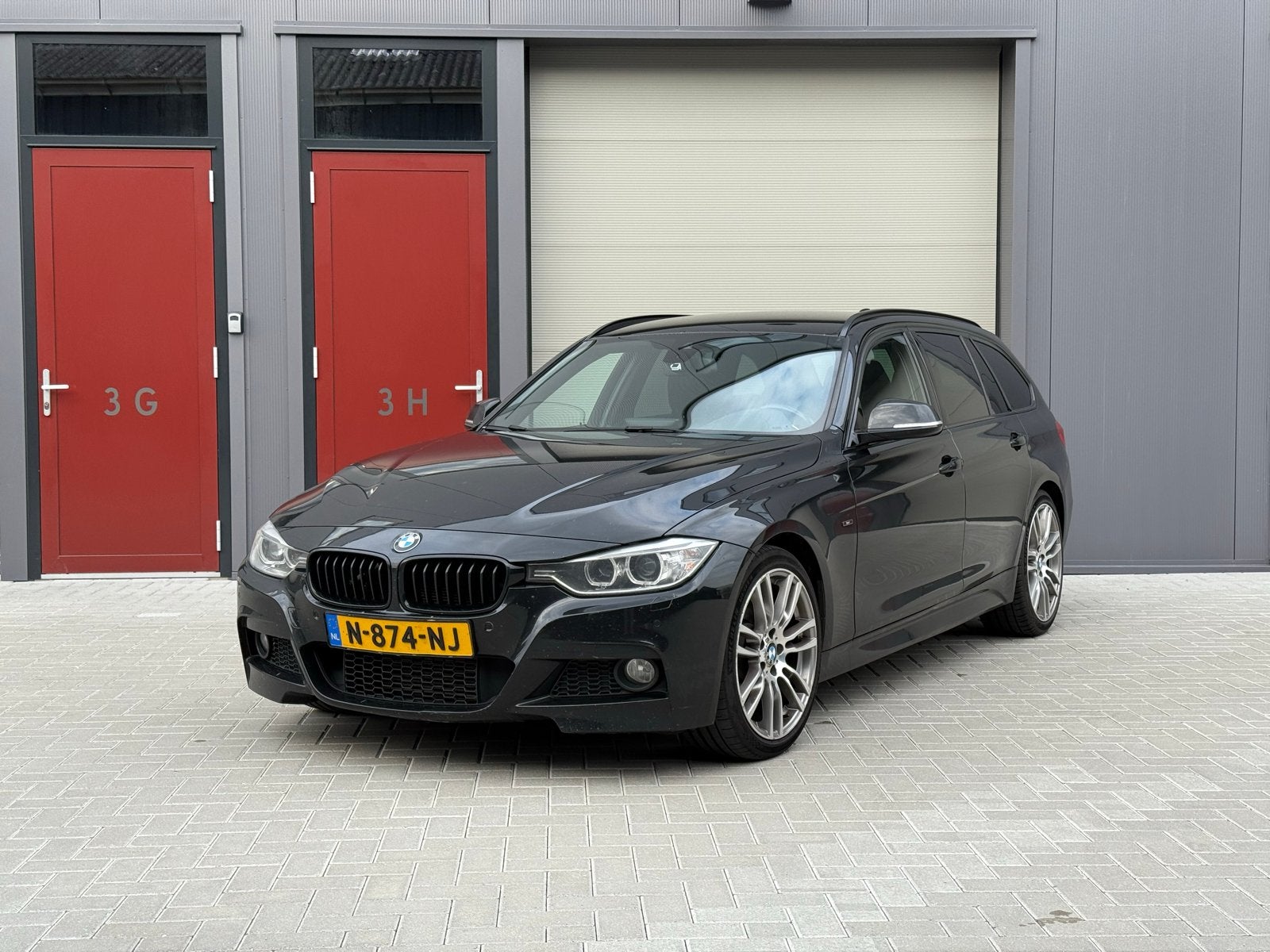 BMW 330d Touring M-Sport AUT | HUD | Harman Kardon, Auto's, Automaat, Achterwielaandrijving, 1800 kg, Zwart