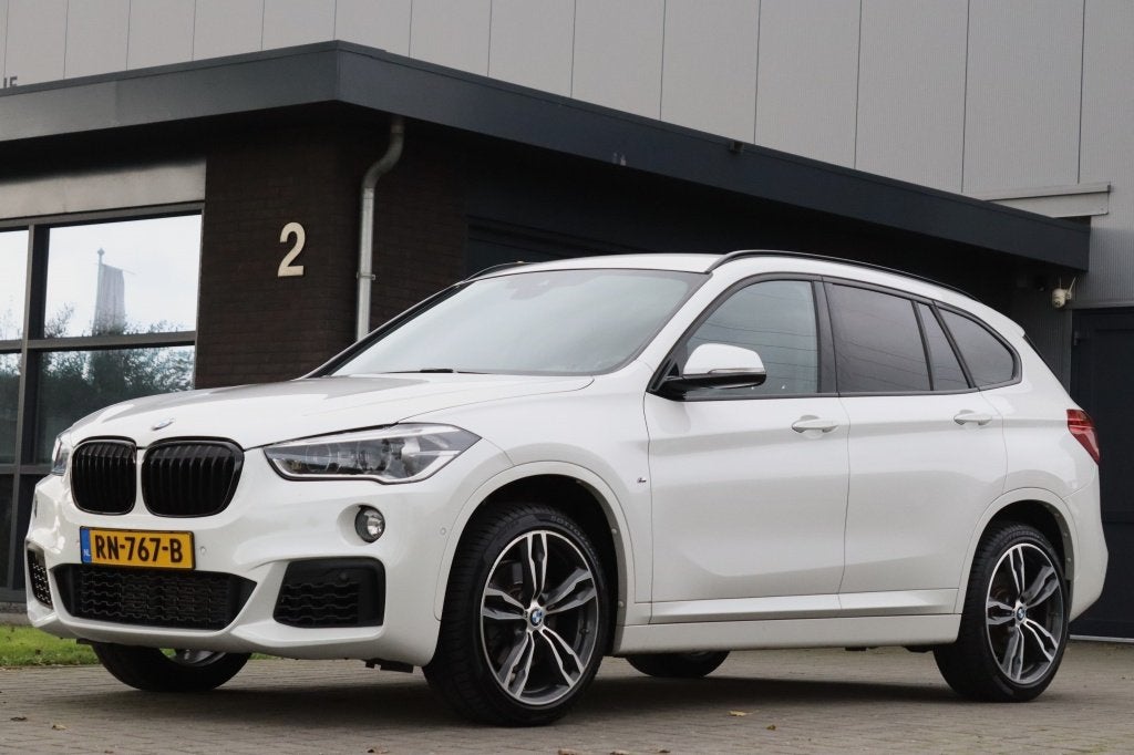 BMW X1 sDrive20i M Sport 192PK Leder Trekhaak 19inch, Auto's, 1998 cc, Wit, Bedrijf, 1455 kg