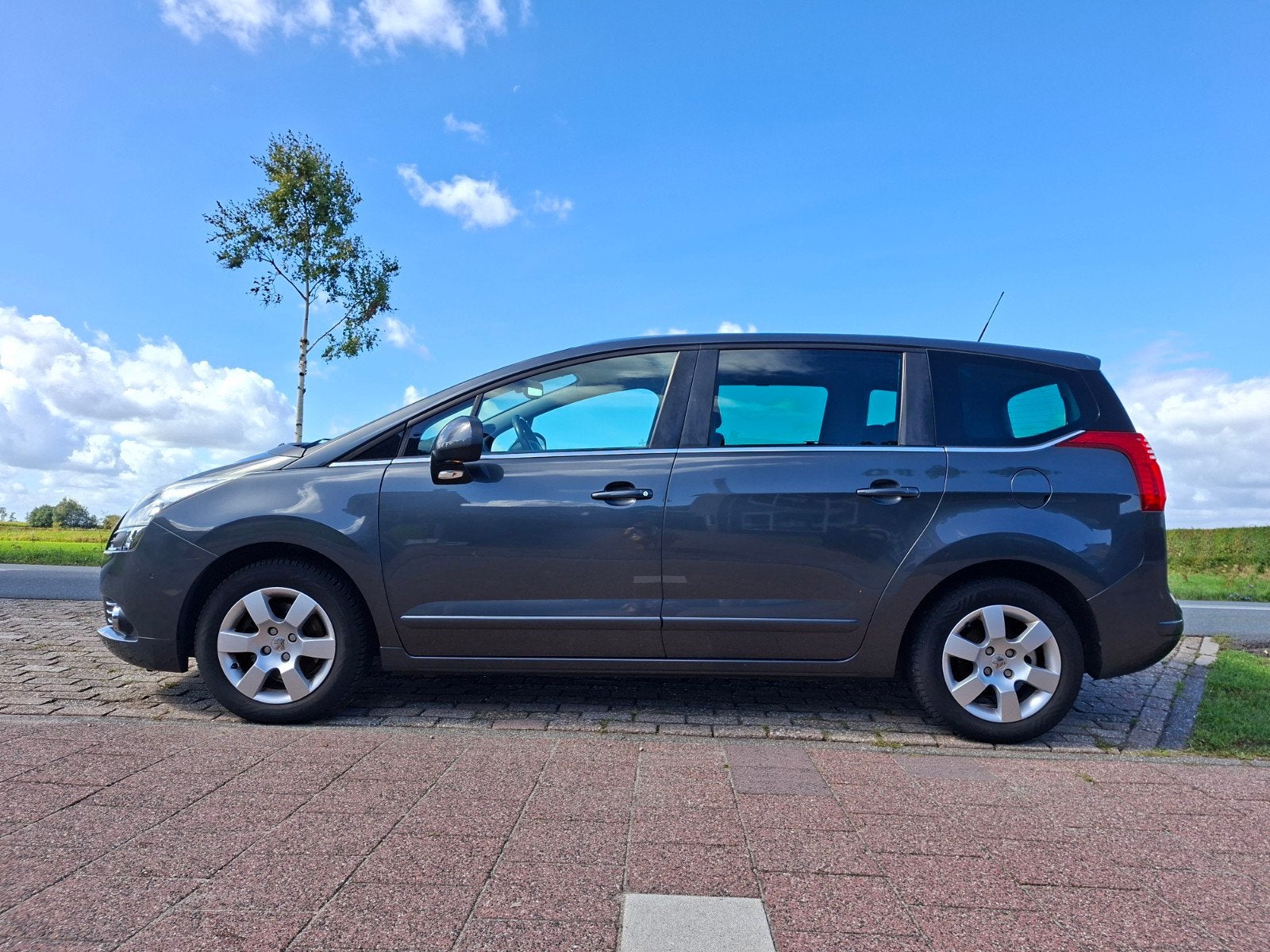 Peugeot 5008 1.6 THP 7PL 2010 Grijs, Voorwielaandrijving, Euro 5, Stof, Handgeschakeld