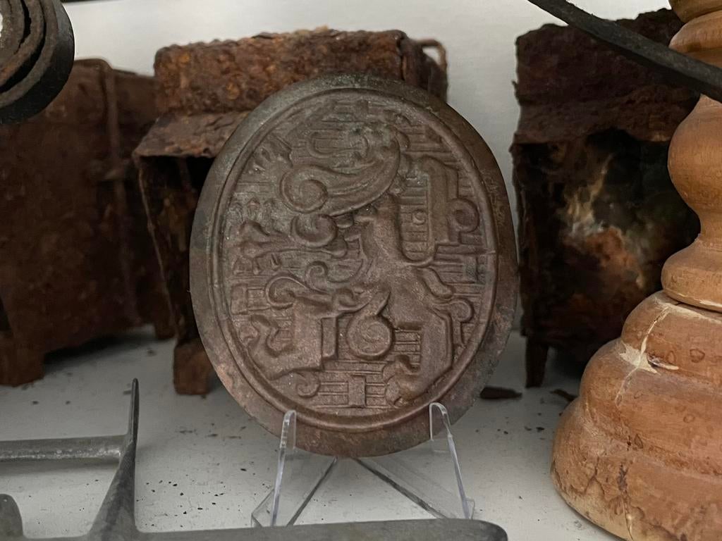 Nederlandse helmplaat, Verzamelen, Militaria | Tweede Wereldoorlog, Ophalen of Verzenden, Landmacht, Nederland, Helm of Baret