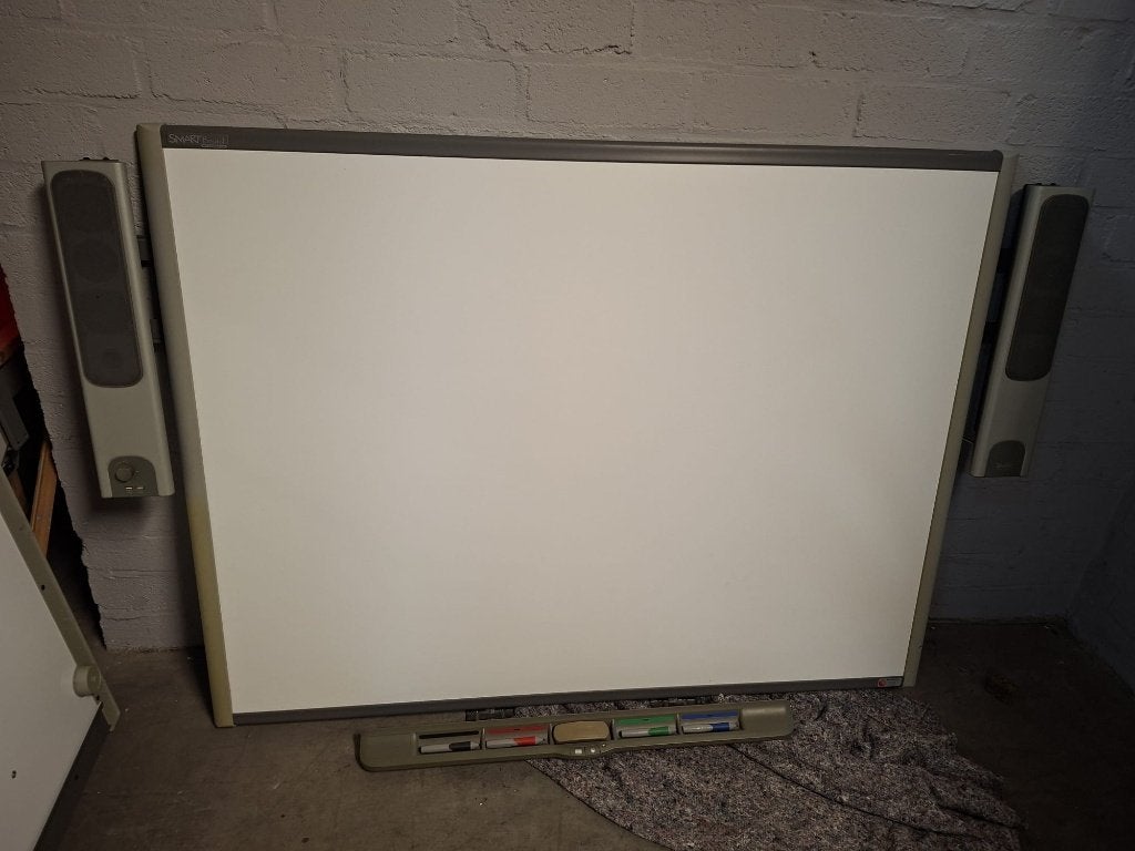Nette SMART Board SB680 Digibord incl. Speakers & Pennen, Ophalen, Gebruikt