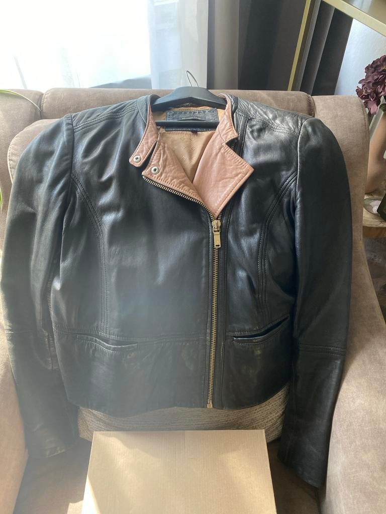 Zacht leren jasje met ritsjes, valt kleiner dan M, Kleding | Dames, Ophalen of Verzenden, Gedragen, Maat 38/40 (M), Zwart