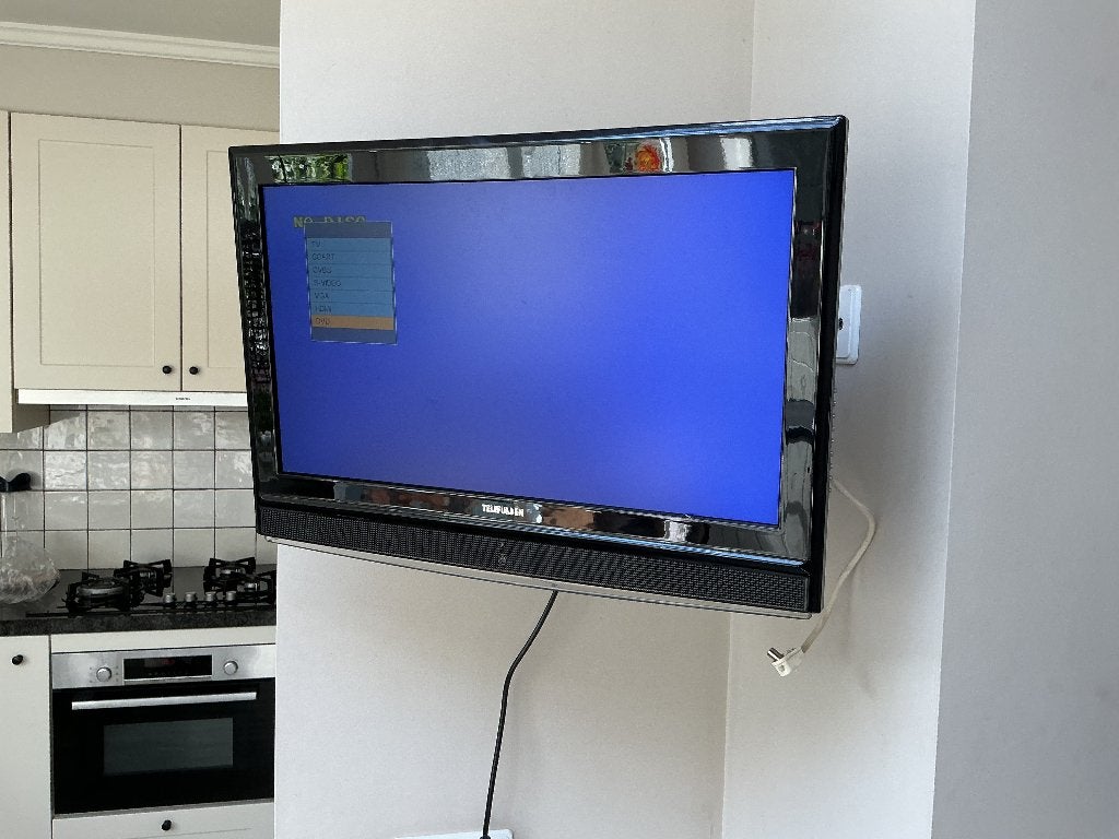 Tv met ingebouwde DVD speler en ophangbeugel, Audio, Tv en Foto, Gebruikt, 50 Hz, LCD, 40 tot 60 cm
