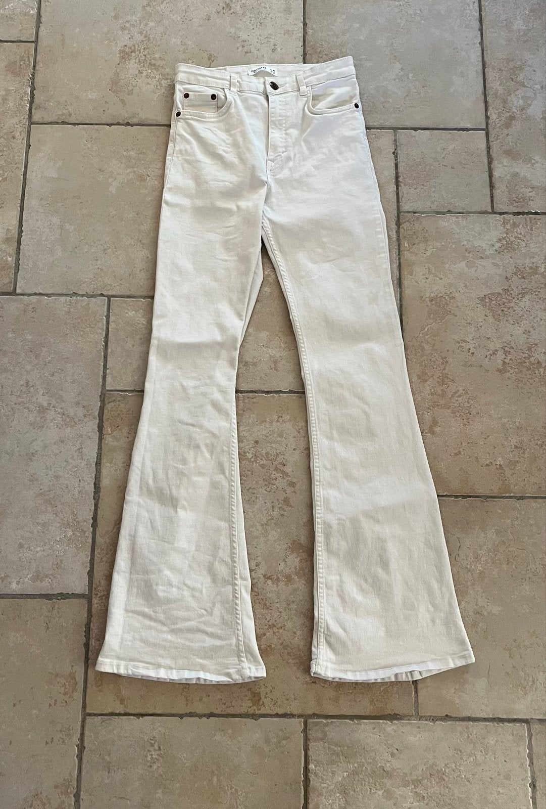 Pull&Bear flared jeans wit maat 38, Maat 38/40 (M), Wit, Ophalen of Verzenden, Zo goed als nieuw