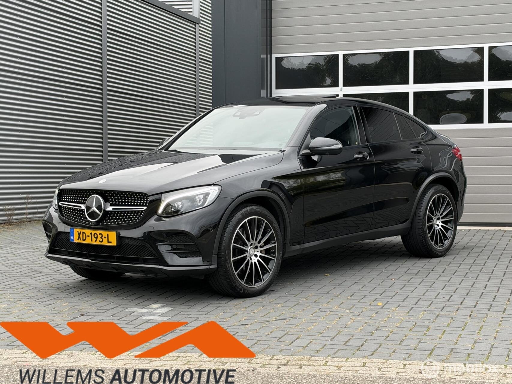 Mercedes GLC Coupé 220d 4MATIC AMG|ACC|Pano||Bur|Trkhk|luch, Auto's, Automaat, Dealer onderhouden, Euro 6, Zwart