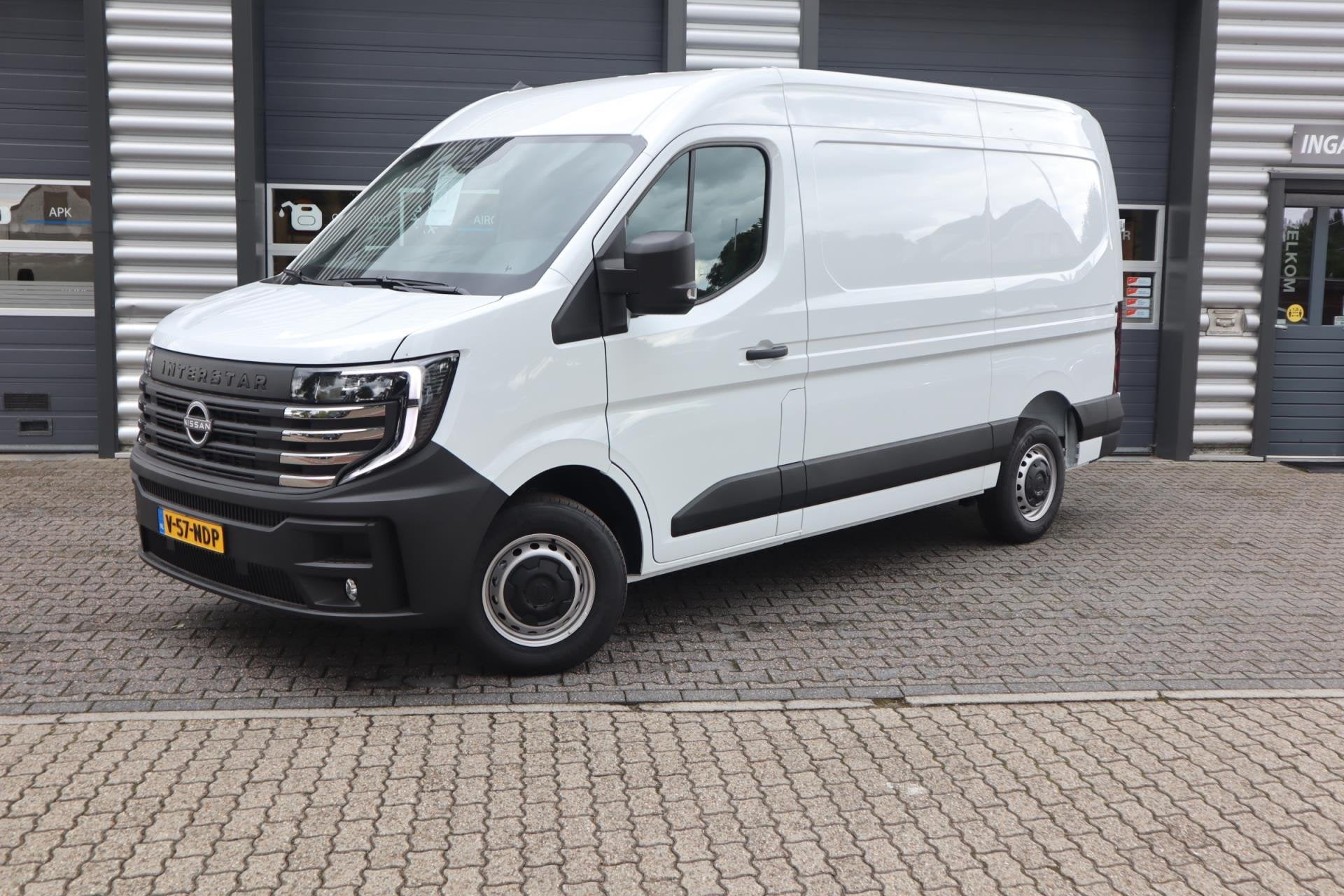 Nissan INTERSTAR 3.5T 130PK N-Connecta L2H2 BPM VRIJ dealer, Gebruikt, 4 cilinders, 2500 kg, Wit