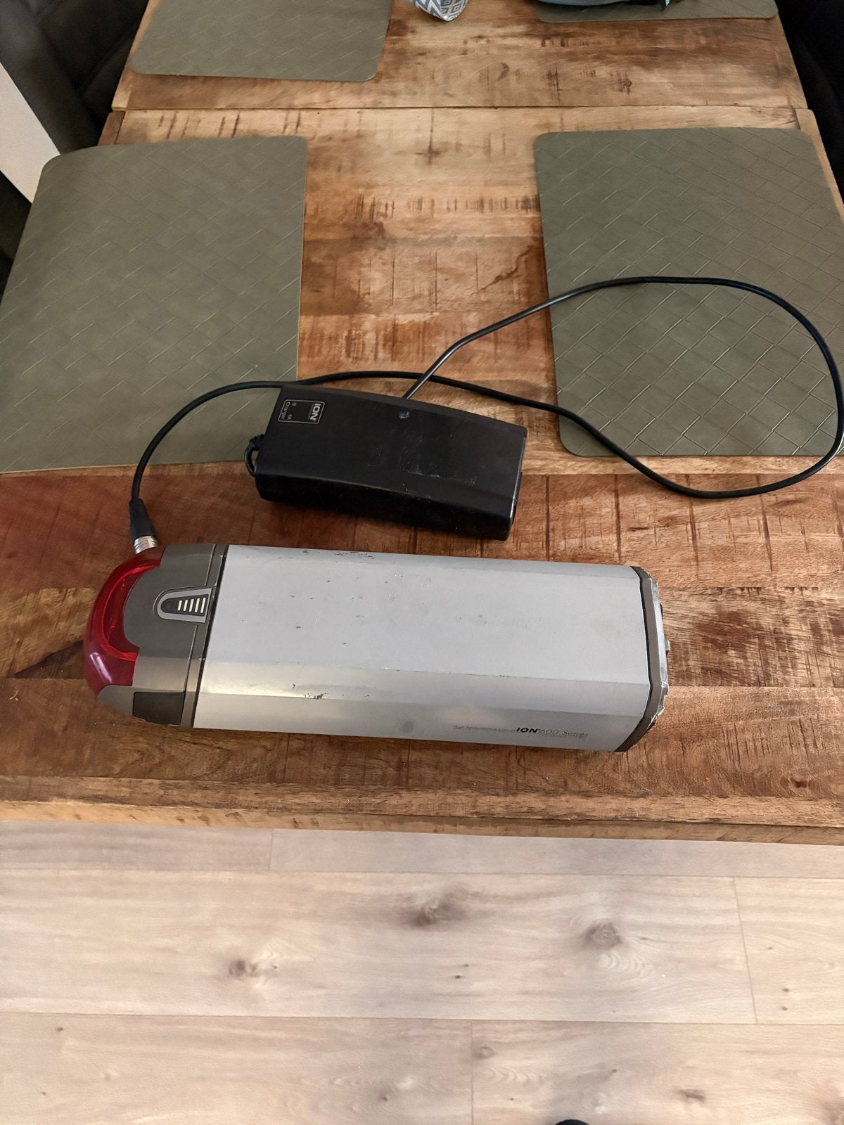 ION 600 Elektrische Fiets Accu met 2 Opladers, Gebruikt