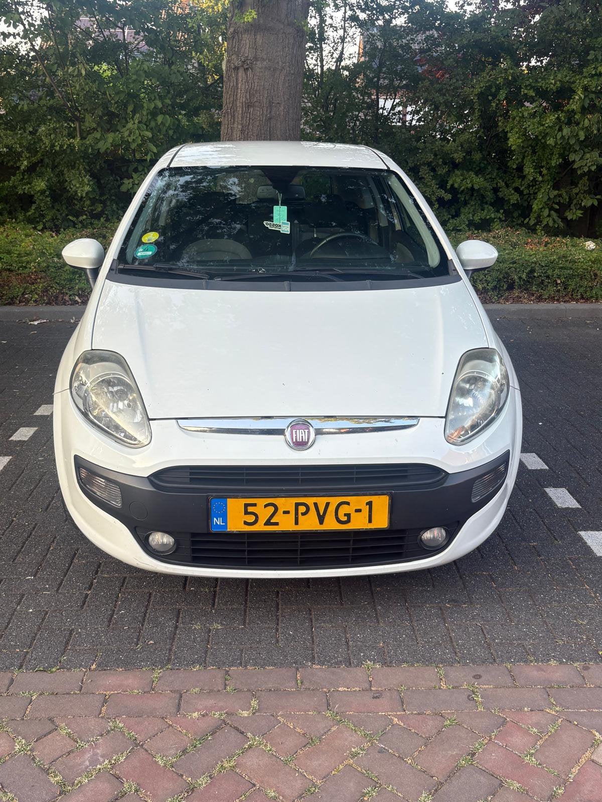 Fiat Punto 1.3 Multijet 62KW 3DR 2011 Wit, Auto-onderdelen, Banden en Velgen, Ophalen, Zomerbanden, Band(en)