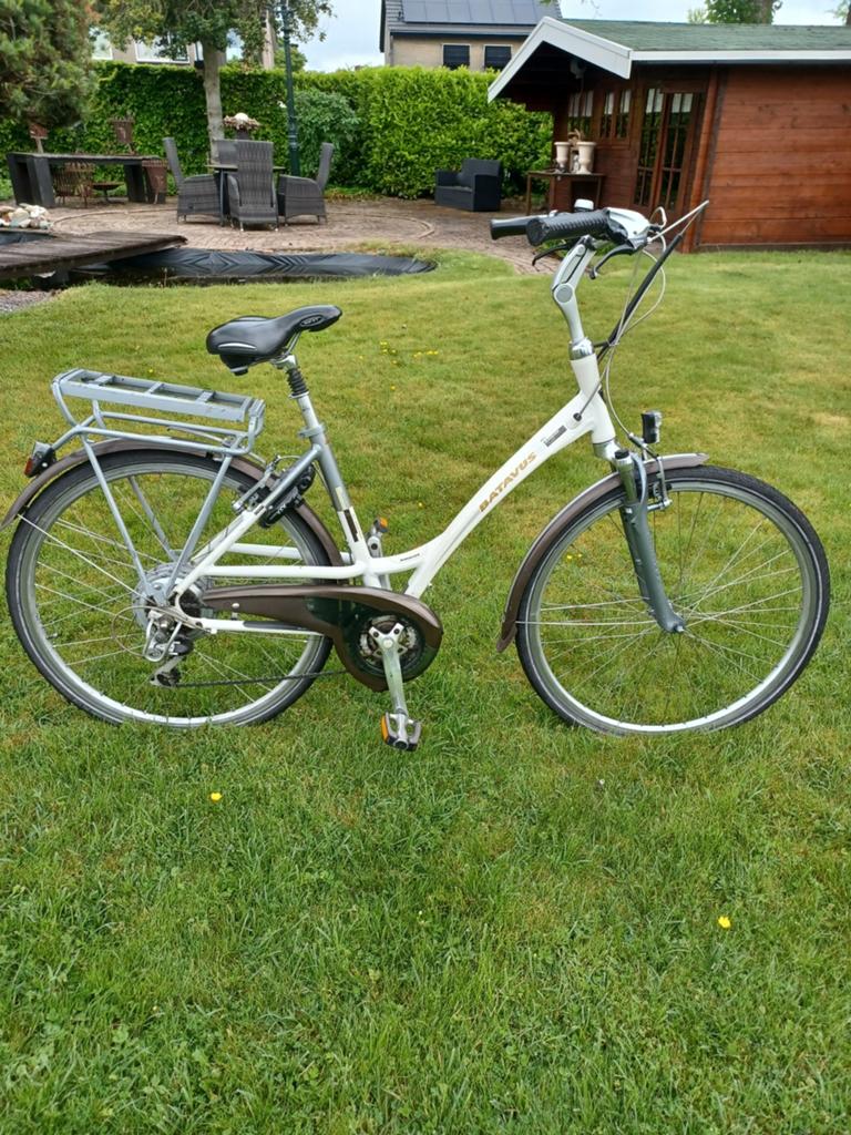 B-BIKE BATAVUS 28INCH. . Fijne fiets  lage instap, Ophalen, Zo goed als nieuw, Batavus, Versnellingen