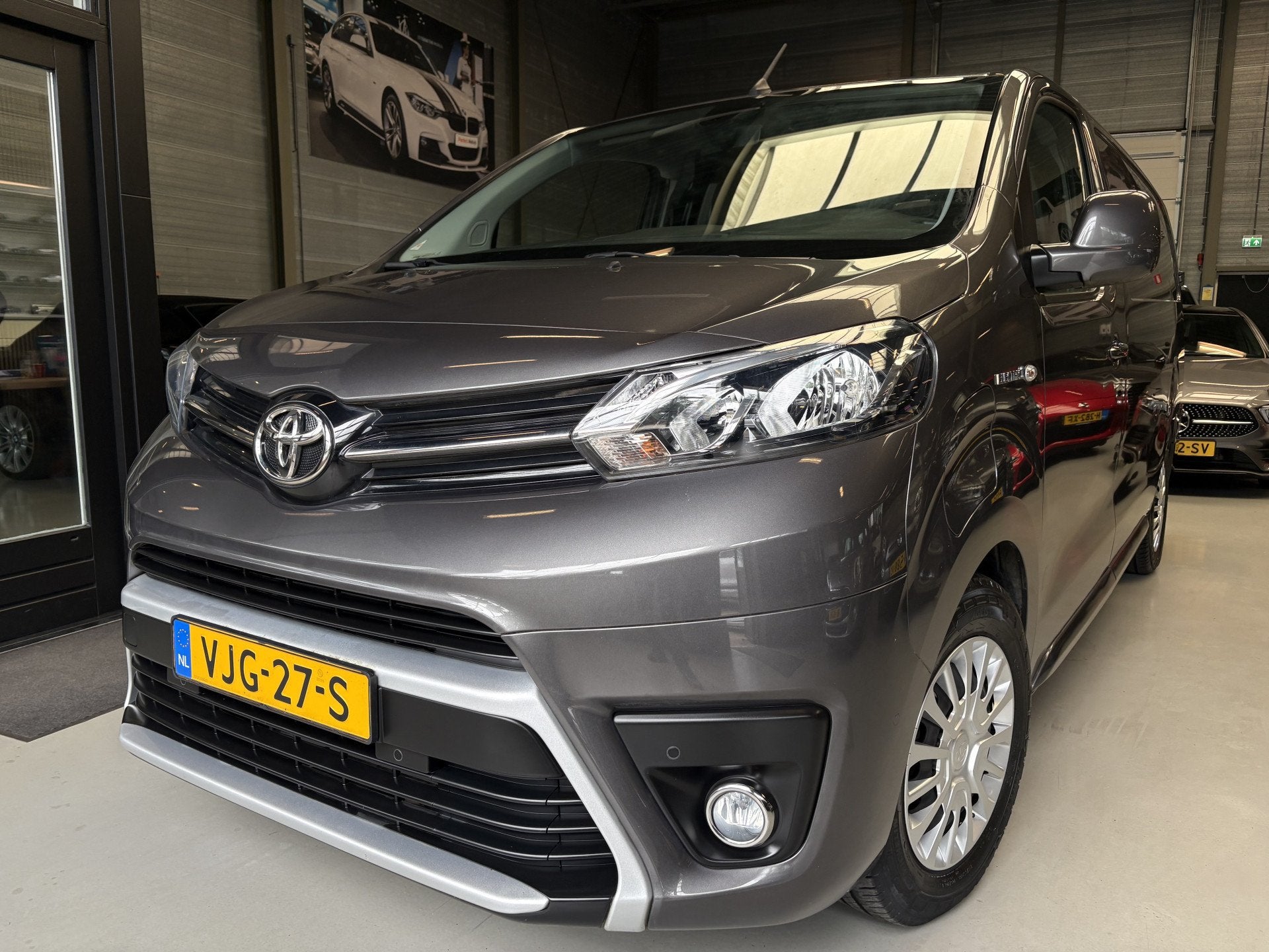 Toyota PROACE Electric Worker Extra Range Professional Long, Auto's, Bestelauto's, Gebruikt, Zwart, Leder en Stof, Parkeersensor