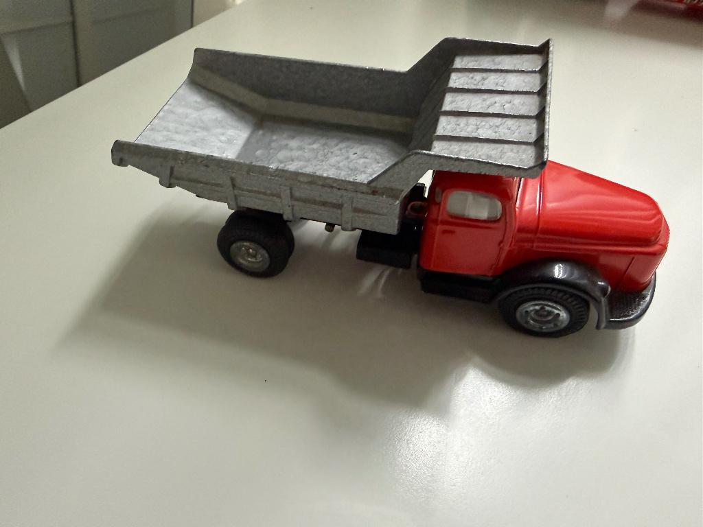 Tekno Volvo kiepwagen, Hobby en Vrije tijd, Modelauto's | 1:43, Ophalen of Verzenden, Zo goed als nieuw, Bus of Vrachtwagen, Overige merken