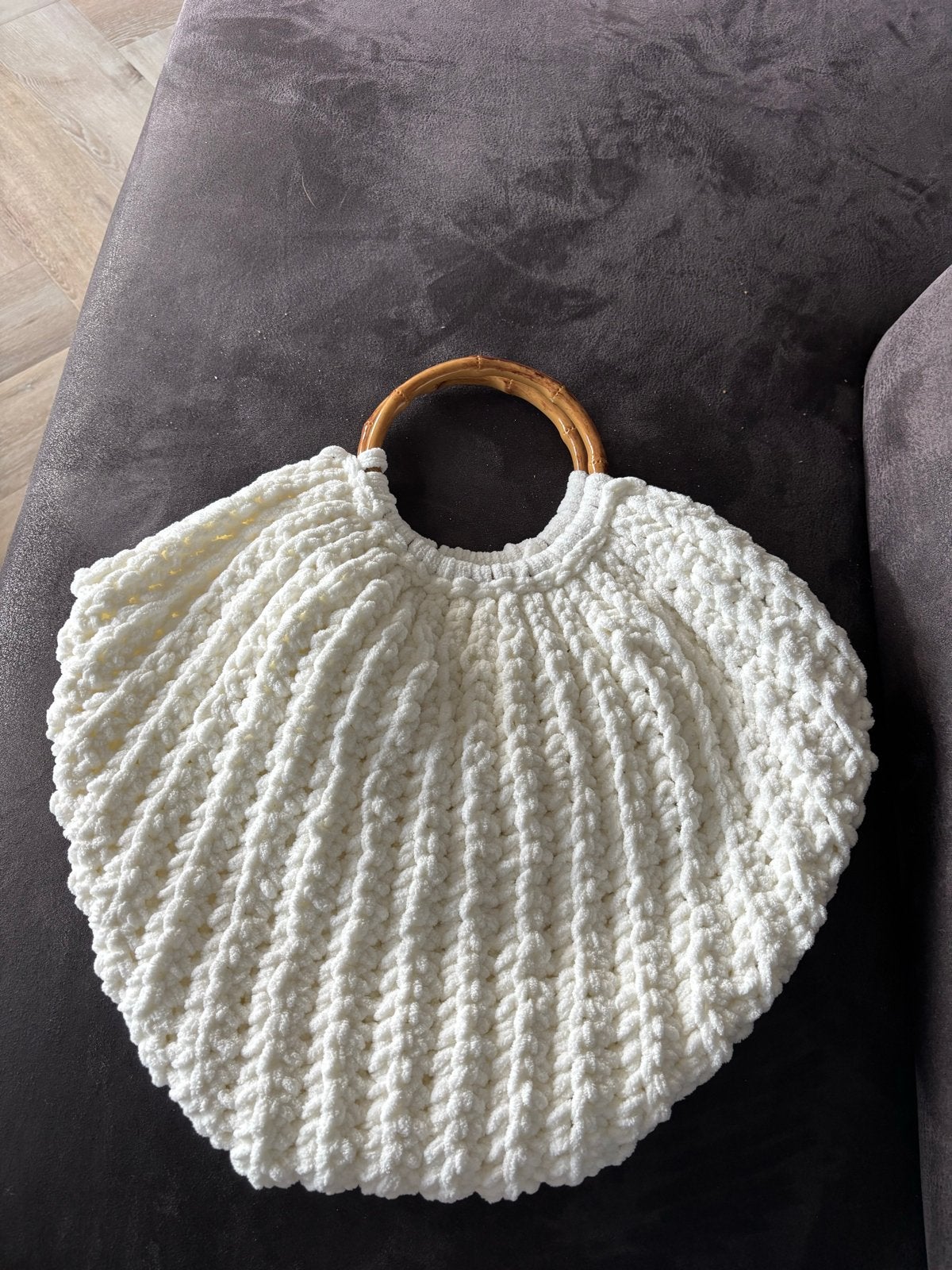 Handgemaakte gehaakte tas met houten handvatten, Ophalen of Verzenden, Zo goed als nieuw, Wit, Handtas