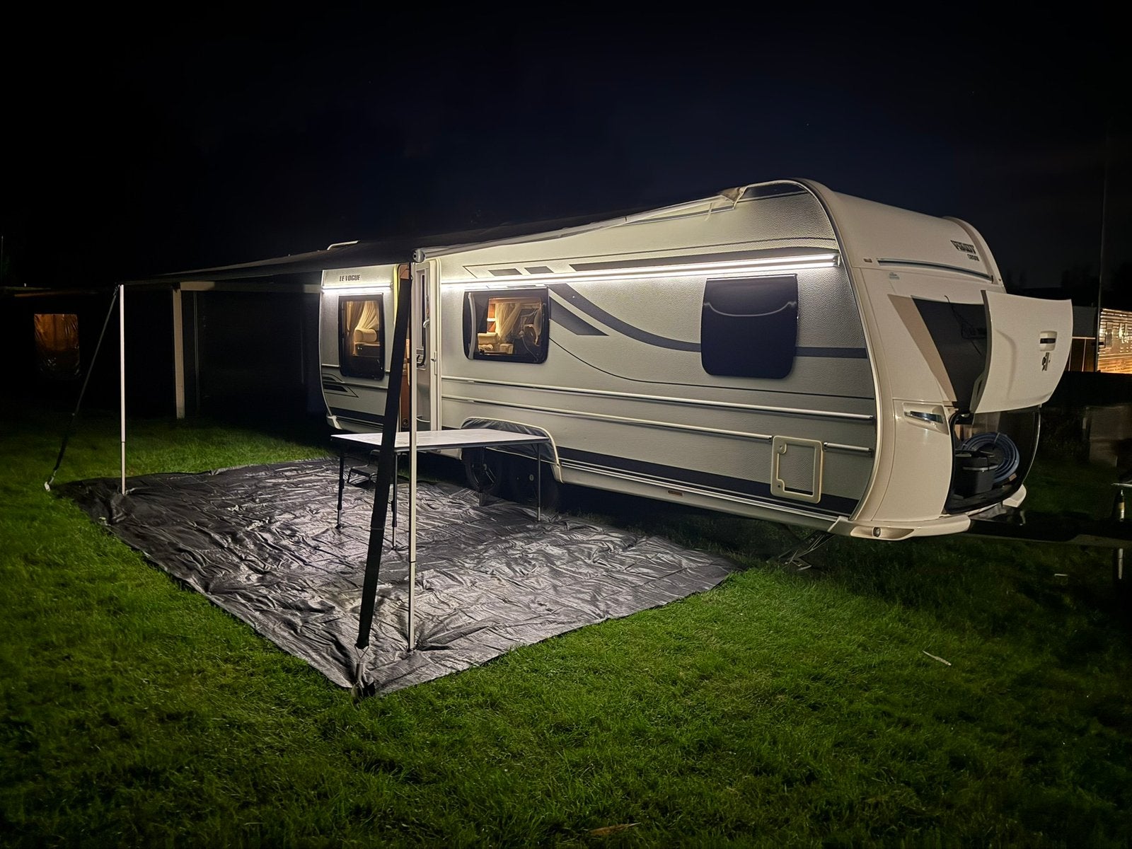 Thule Omnistor 1200 550 x 250 zakluifel, Ophalen, Zo goed als nieuw