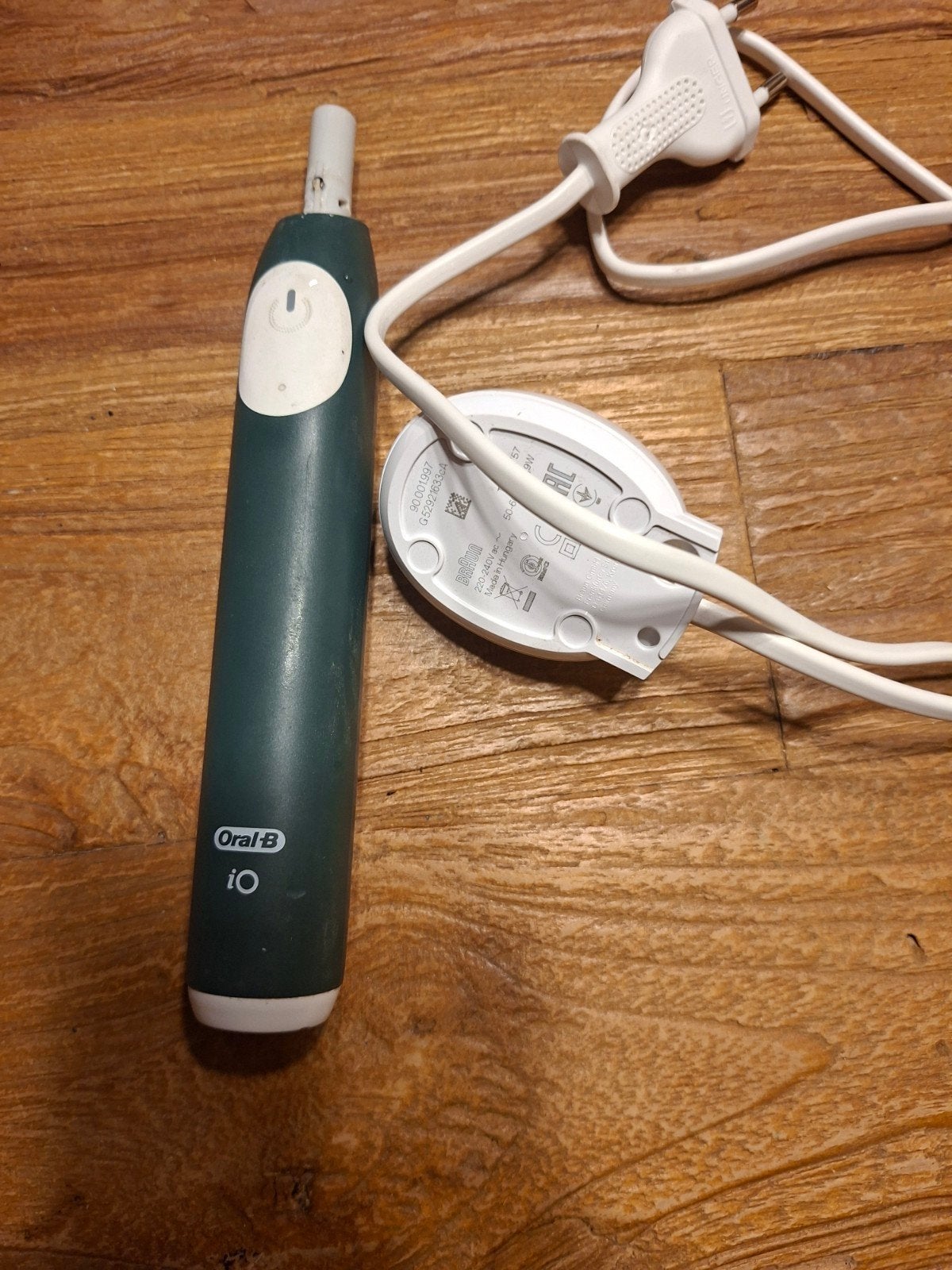 Oral-B iO elektrische tandenborstel met oplader, Ophalen of Verzenden, Gebruikt, Mondverzorging
