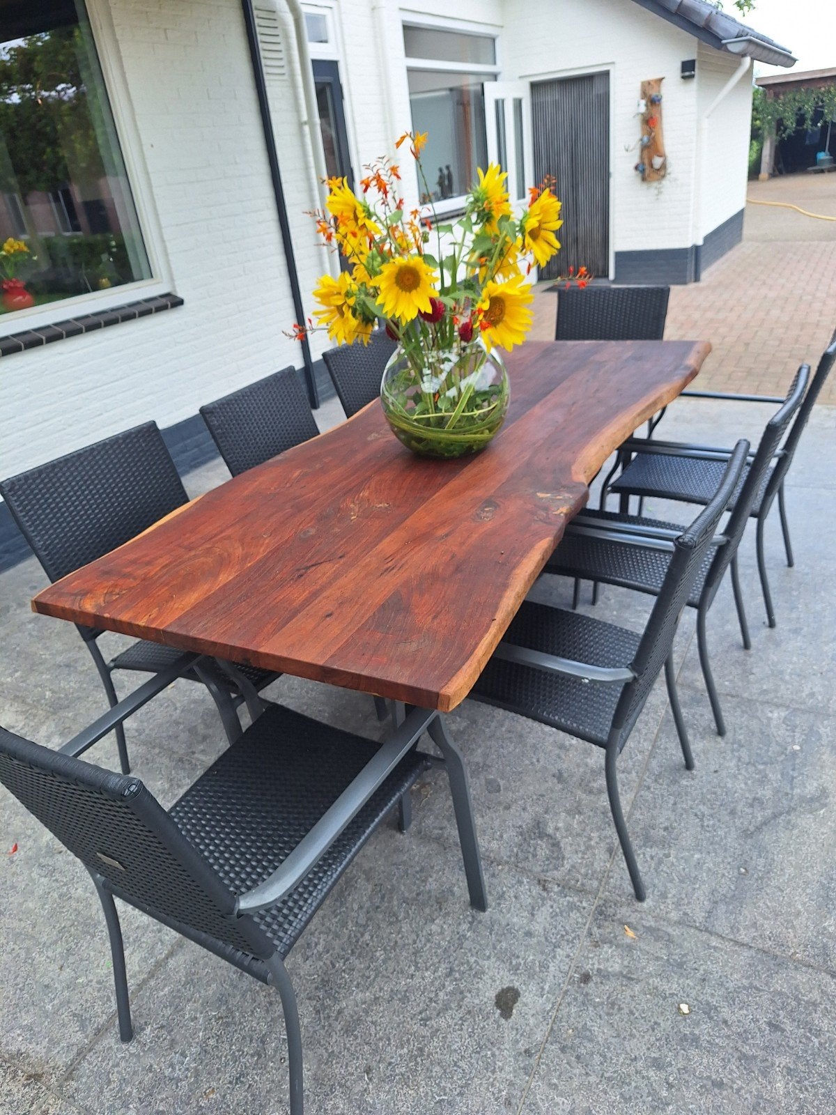 Robuuste boomstam eettafel met metalen kruispootonderstel, 100 tot 150 cm, Industrieel, robuust, landelijk, Zo goed als nieuw