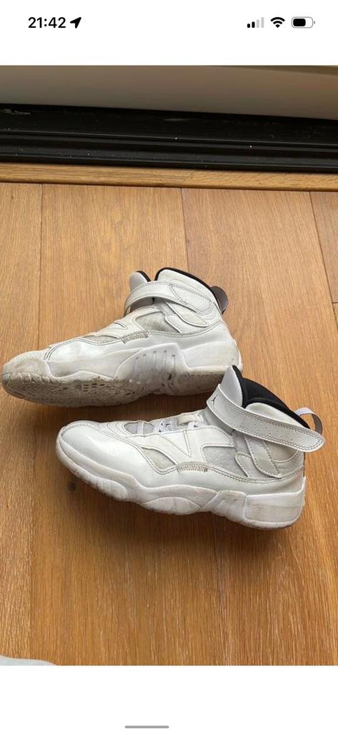 Sneakers nike air jordan basketbal jumpman two trey wit 35, Jongen of Meisje, Schoenen, Ophalen of Verzenden, Zo goed als nieuw