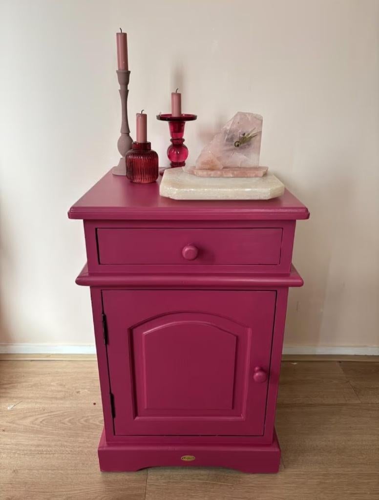 Twee roze nachtkastjes, Huis en Inrichting, Slaapkamer | Nachtkastjes, Ophalen, Gebruikt, Minder dan 45 cm, 55 tot 70 cm