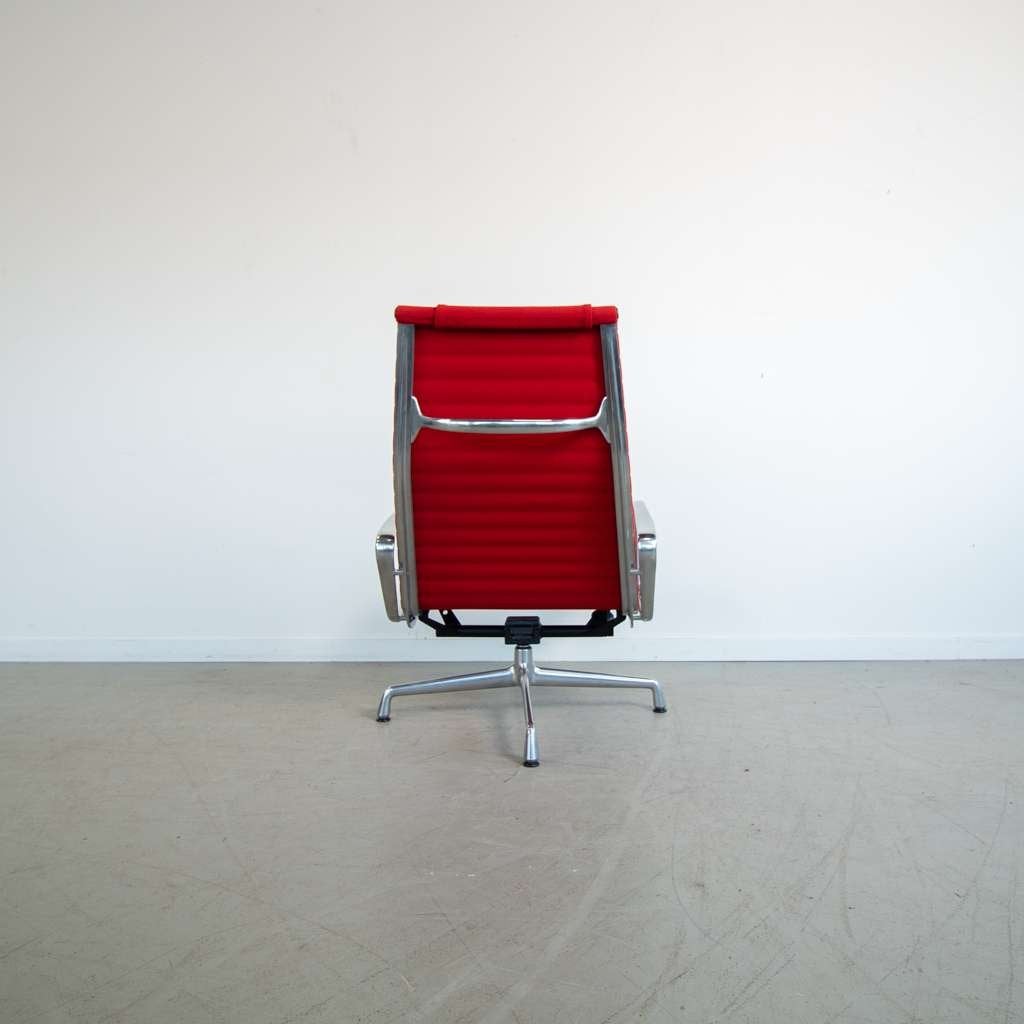 1x Vitra Eames EA 124 Fauteuil Rood Hopsak – Aluminium, Huis en Inrichting, Niet ingevuld, Minder dan 75 cm, Niet ingevuld, Ophalen of Verzenden