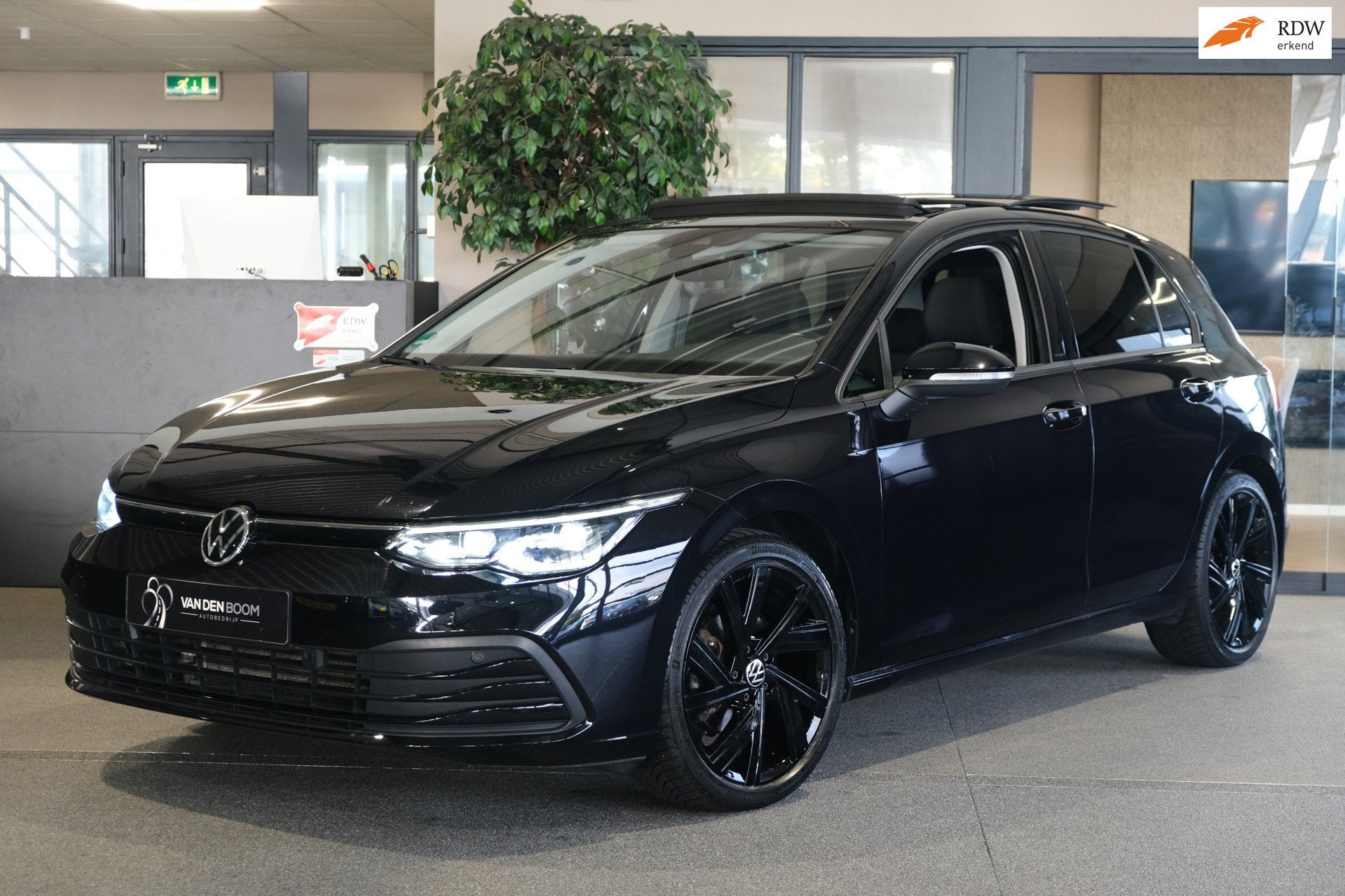 Volkswagen Golf 8 1.5 eTSI DSG Pano Trek Navi Led Pdc Cam, Dealer onderhouden, Stof, Gebruikt, 150 pk