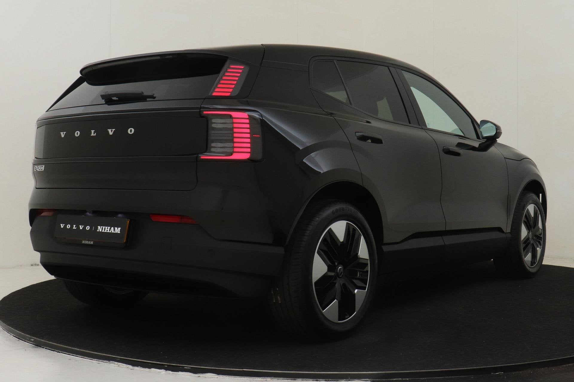 Volvo EX30 SINGLE MOTOR PLUS 51 kWh -HARMAN/KARDON|CLIMATE|P, Auto's, Volvo, Automaat, Achterwielaandrijving, Leder en Stof, Zwart