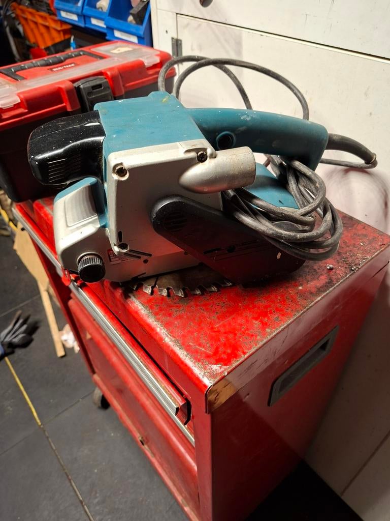 Schuurmachine Makita, Ophalen of Verzenden