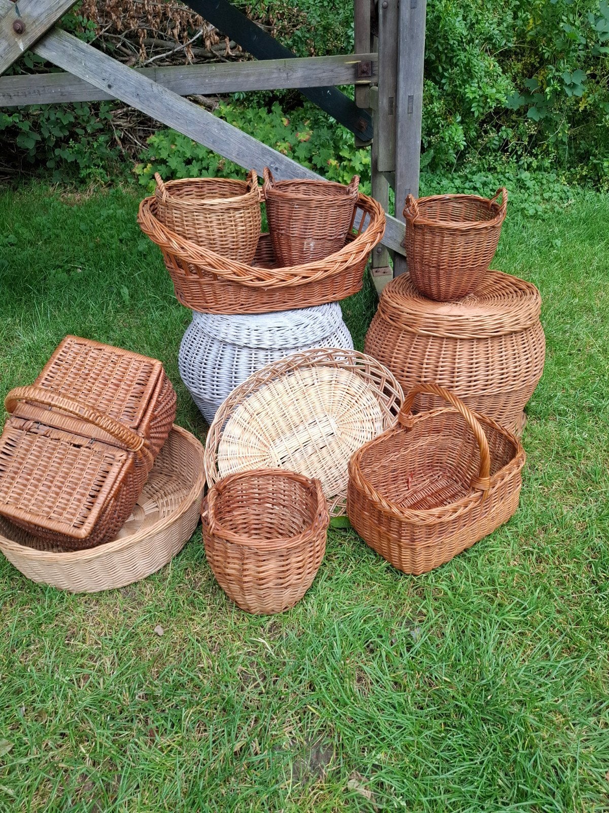 Oude vintage rieten mand bloempot hengselmand plukmand ton, Huis en Inrichting, Woonaccessoires | Schalen en Manden, T, Rond, Ophalen of Verzenden