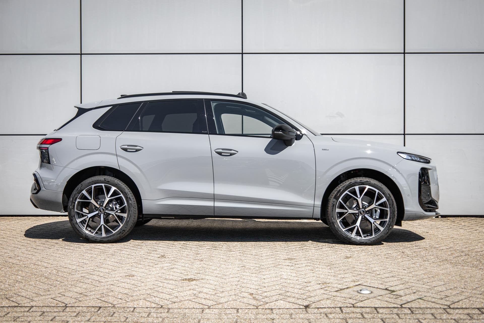 Audi Q3 1.5 e-Hybrid 272pk S Edition | Navigatie Pakket, Auto's, 1800 kg, 1498 cc, 4 cilinders, 150 min