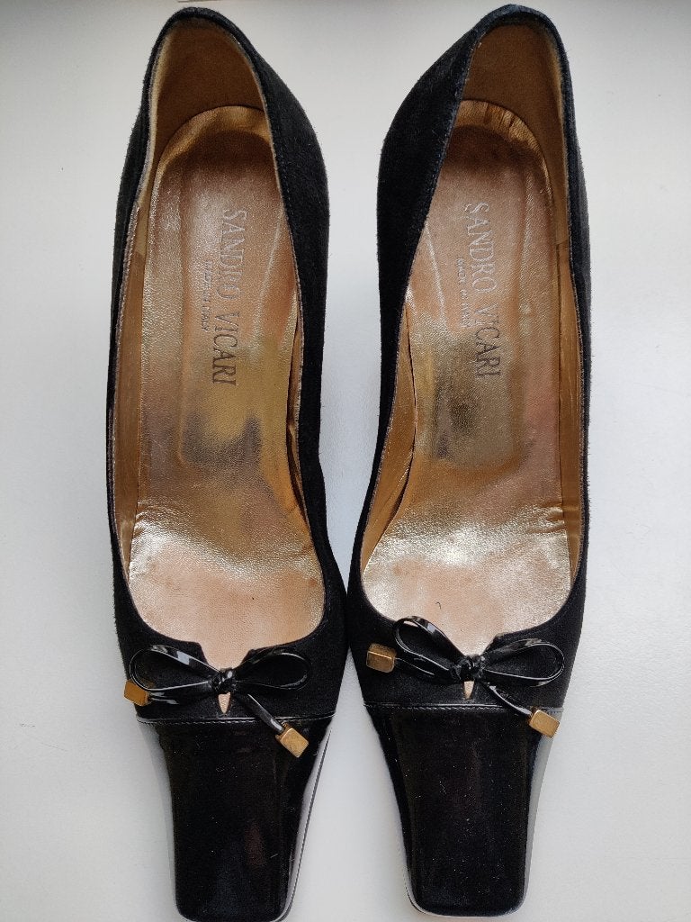 Zwart lakleer en suède pumps, Sandro Vicari, maat 38, Pumps, Zwart, Ophalen of Verzenden, Zo goed als nieuw