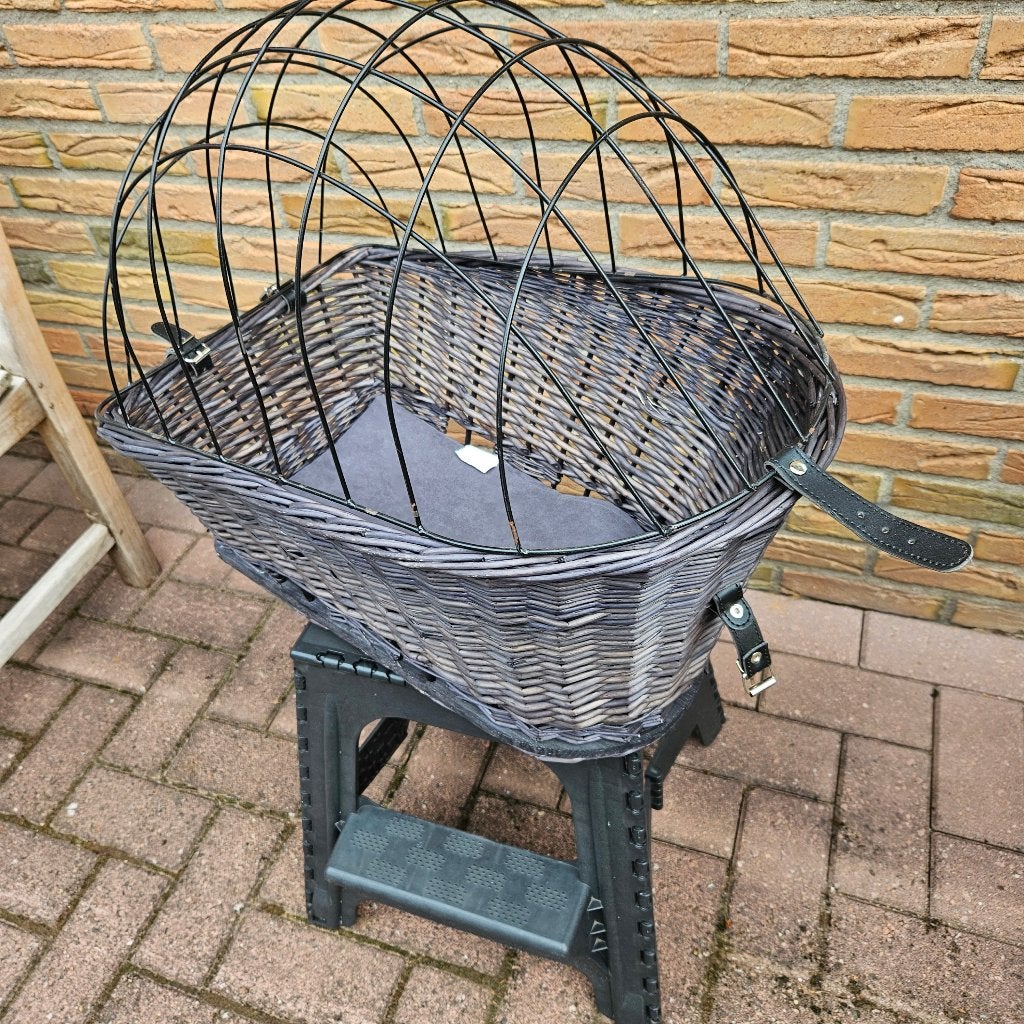 Honden fietsmand met korf en kussentje, Ophalen, Gebruikt, Hondenfietsmand