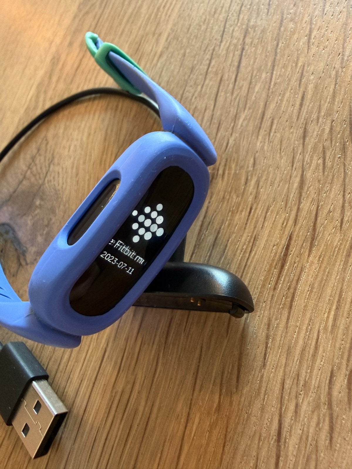 Fitbit ace 3 Kids Activity Tracker met Oplader, Blauw, Ophalen of Verzenden, Zo goed als nieuw, Waterdicht
